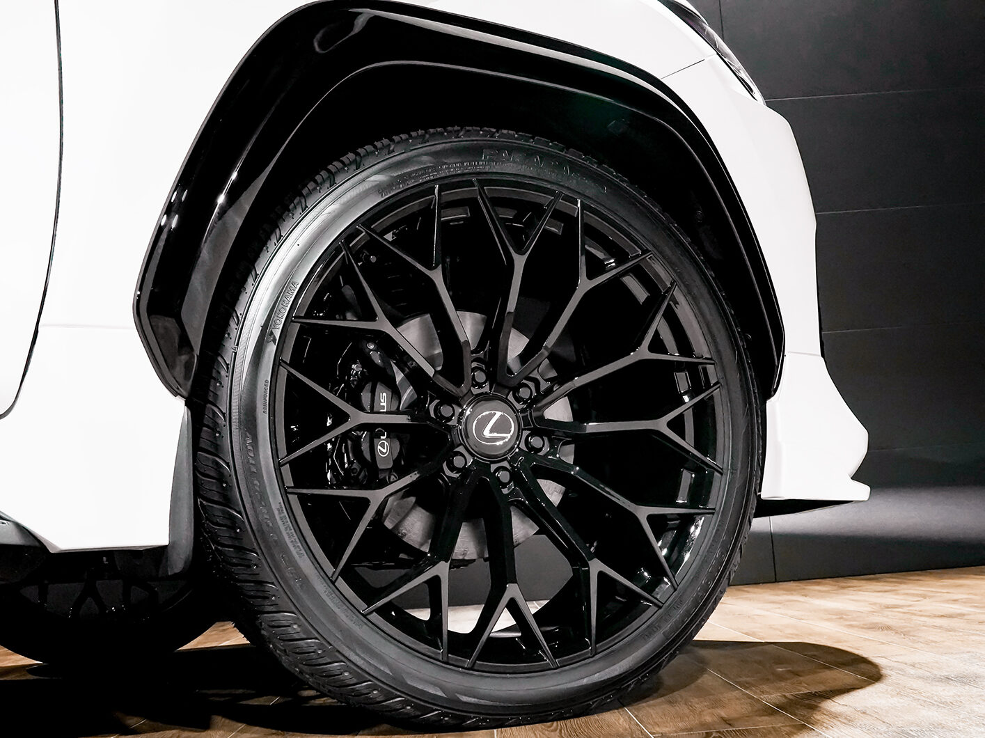 UNIVERSAL DESIGN
LEXUS LX600用 FF02M にオーバーフェンダーサイズを追加しました!
人気のレクサスLX600用 24インチ FF02Mにオーバーフェンダーに対応したサイズを追加しました!
カラーはグロスブラックとブラックポリッシュです!