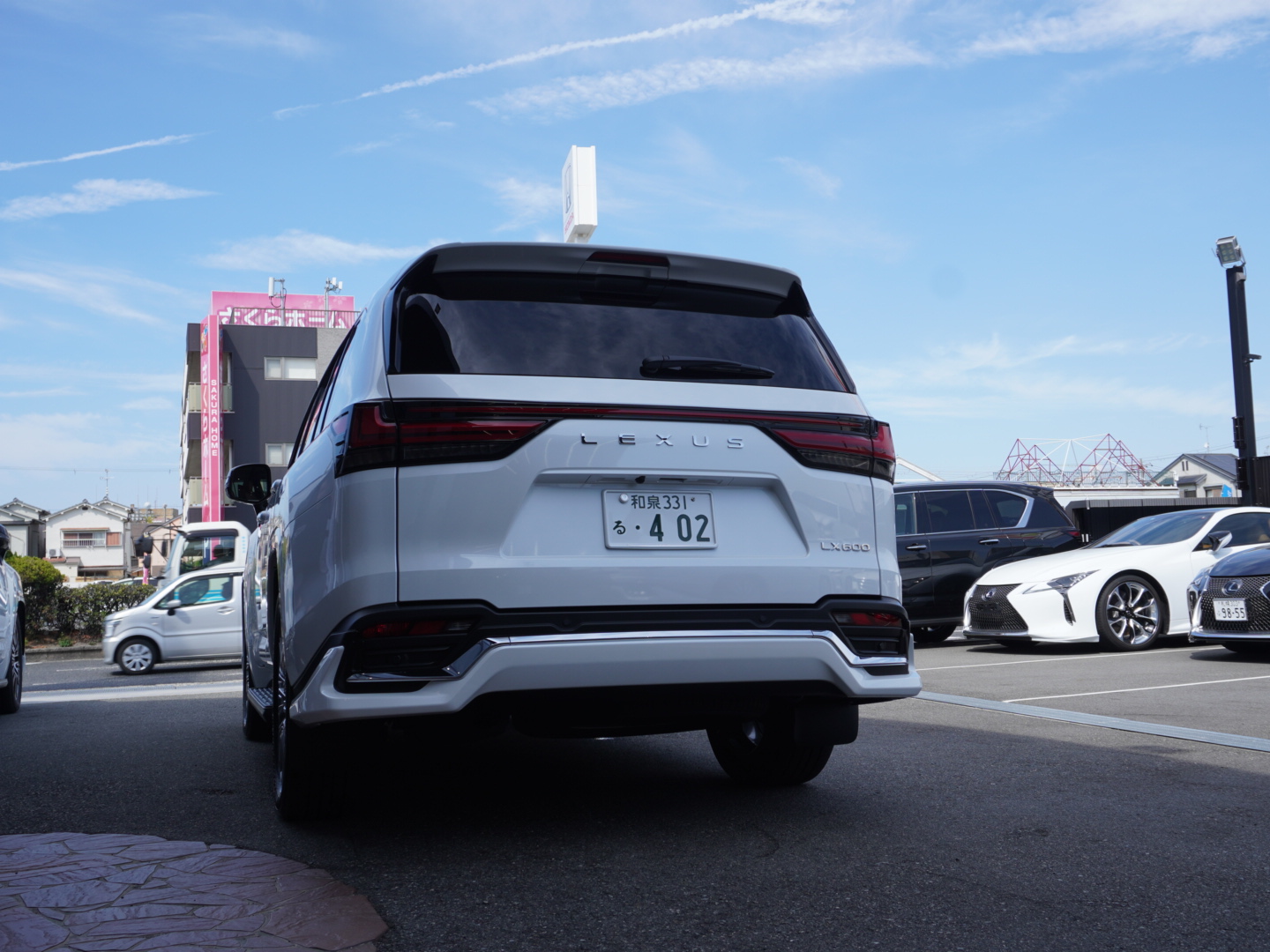 弊社ではUNIVERSAL DESIGN ブランドよりLX600専用オリジナルエアロ、オーバーフェンダーにも対応したホイールも揃えております