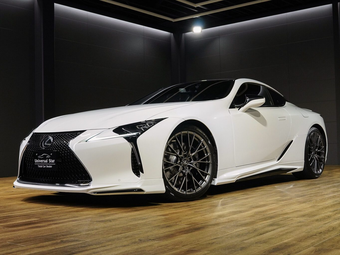 UNIVERSAL DESIGN
レクサス LC500用エアロパーツ完成しました!
LCらしさに+αのシンプルながら存在感のあるハーフデザインのエアロパーツです!
スポーティーでありながらエレガントでラグジュアリーなLCをさらにスタイルアップするエアロパーツです!