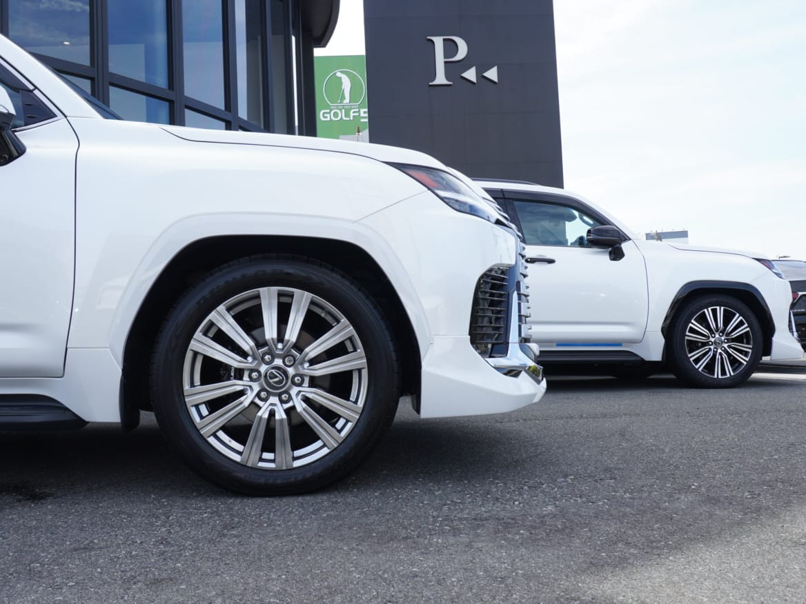 弊社ではUNIVERSAL DESIGN ブランドよりLX600専用オリジナルエアロ、オーバーフェンダーにも対応したホイールも揃えております