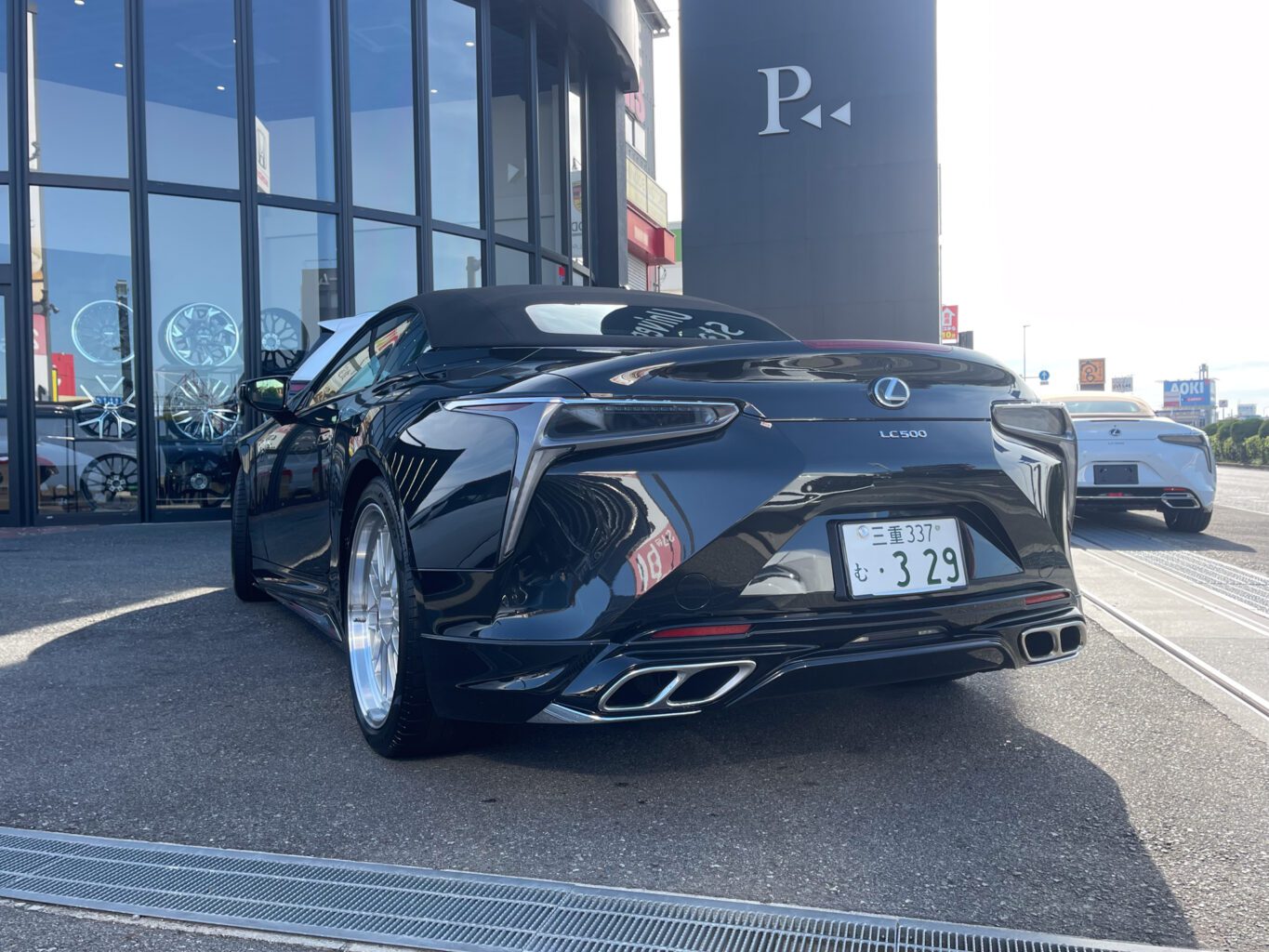 レクサスLC500コンバーチブルをご購入頂きました！　オレンジキャリパーにBBSホイール 21インチがよく似合ってます！内装赤革シートがとても綺麗です。