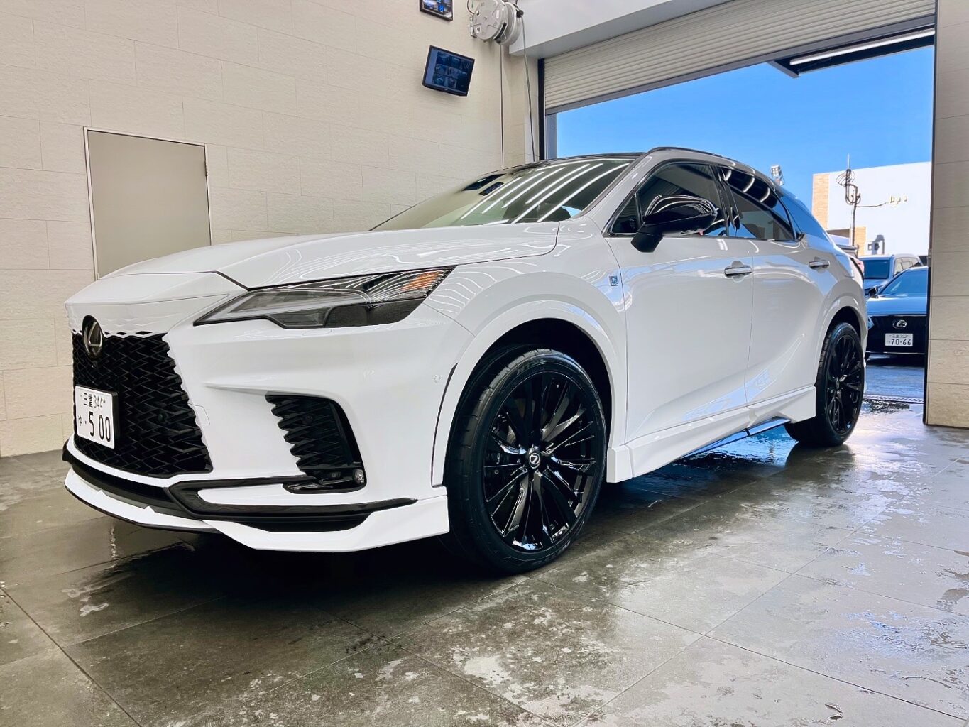 レクサスRX500h F SPORT
22インチのWALDホイールも特注カラーでご注文いただき誠にありがとうございました！
