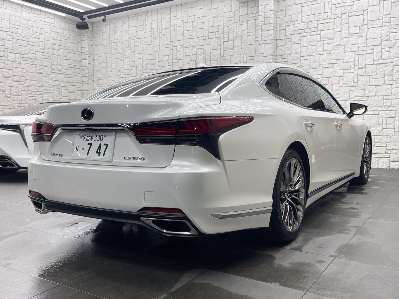 レクサスLS500 大切なお車を無事にフェリーまでお運びいたしました！ 弊社では遠方のお客様にも安心してご購入して頂けますように、弊社スタッフが港まで丁寧にお運びさせて頂いております！