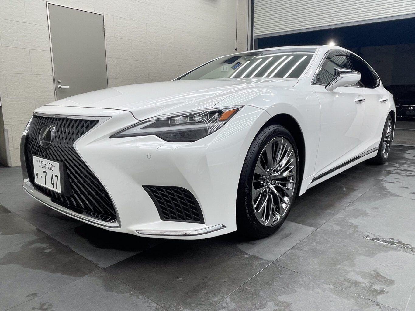 レクサスLS500 大切なお車を無事にフェリーまでお運びいたしました！ 弊社では遠方のお客様にも安心してご購入して頂けますように、弊社スタッフが港まで丁寧にお運びさせて頂いております！