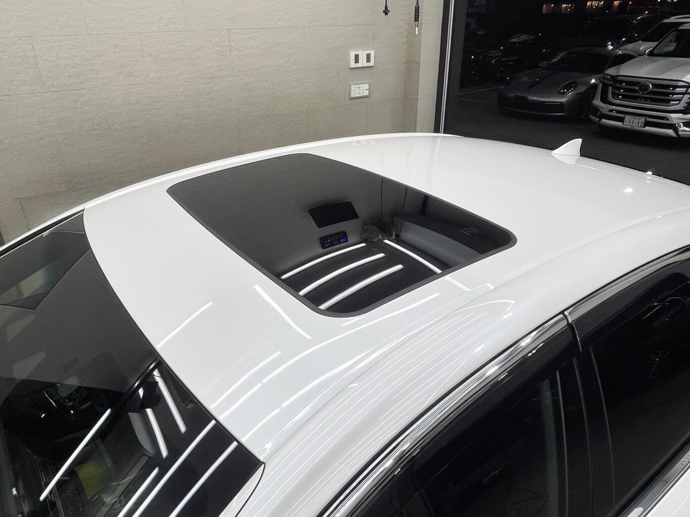 レクサスLS500 大切なお車を無事にフェリーまでお運びいたしました！ 弊社では遠方のお客様にも安心してご購入して頂けますように、弊社スタッフが港まで丁寧にお運びさせて頂いております！