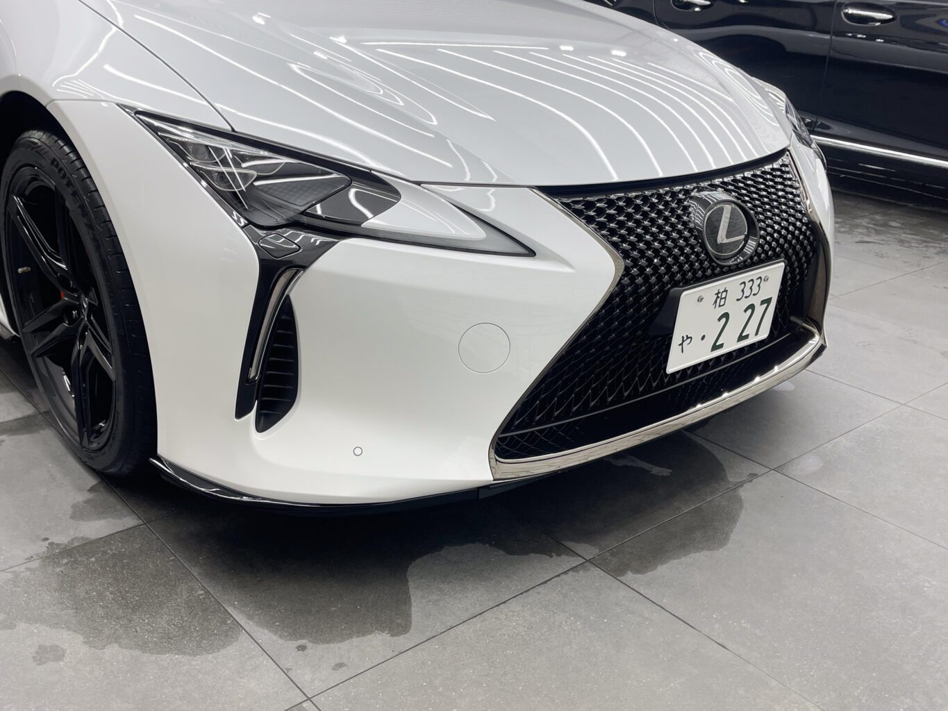 レクサスLC500コンバーチブルのご成約、誠にありがとうございました。
お客様のお車は1台積みの積車をチャーターしてお運びいたしました！
弊社では数多くのレクサス車を揃えておりますので、LCをご検討のお客様はどうぞお気軽にお問い合わせください。
また純正オプションからオリジナルブランドUNIVERSAL DESIGNまで幅広くパーツも揃えておりますので、エアロやホイールをご検討の方はどうぞお気軽にお問い合わせください。