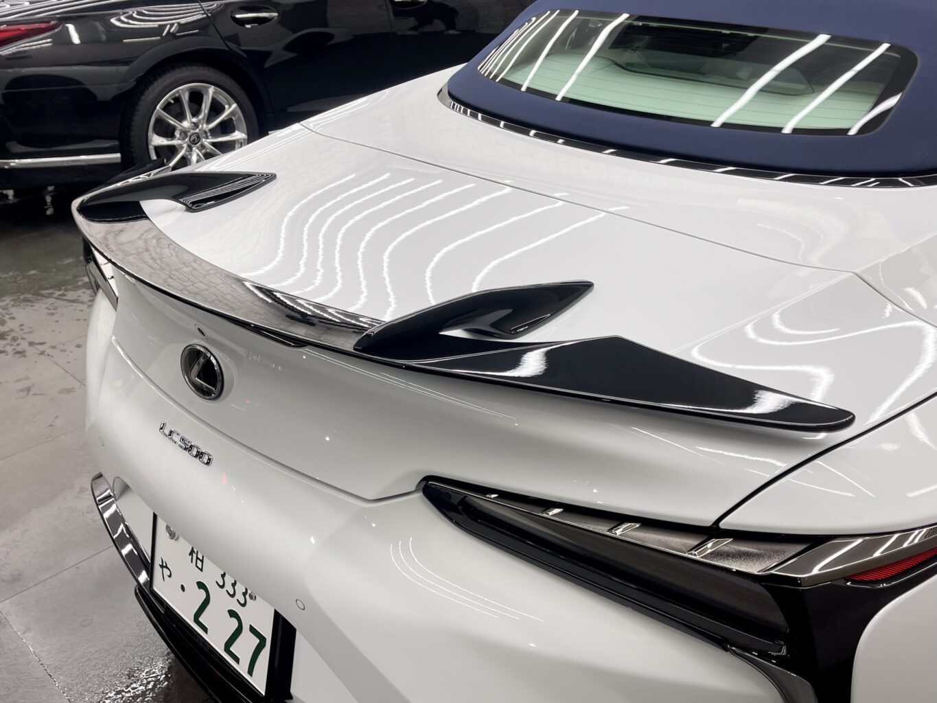 レクサスLC500コンバーチブルのご成約、誠にありがとうございました。
お客様のお車は1台積みの積車をチャーターしてお運びいたしました！
弊社では数多くのレクサス車を揃えておりますので、LCをご検討のお客様はどうぞお気軽にお問い合わせください。
また純正オプションからオリジナルブランドUNIVERSAL DESIGNまで幅広くパーツも揃えておりますので、エアロやホイールをご検討の方はどうぞお気軽にお問い合わせください。