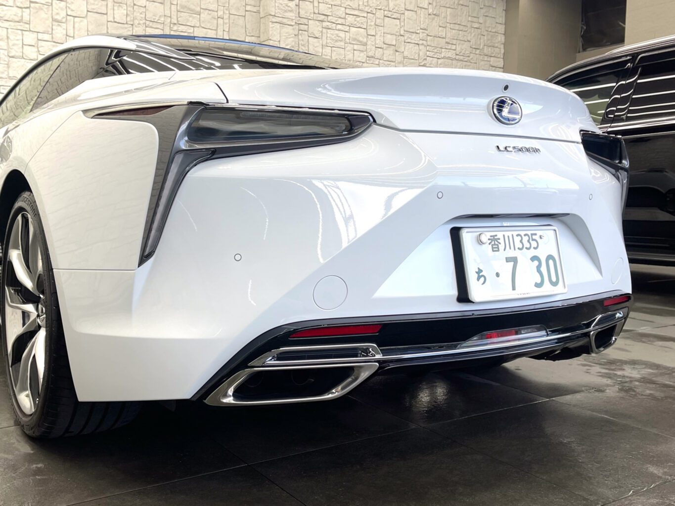 レクサスLC500hのご成約誠にありがとうございました！ 本日はご来店いただき誠に有難うございました！ 弊社では数多くのレクサス車を揃えておりますので、LCをご検討のお客様はどうぞお気軽にお問い合わせください。