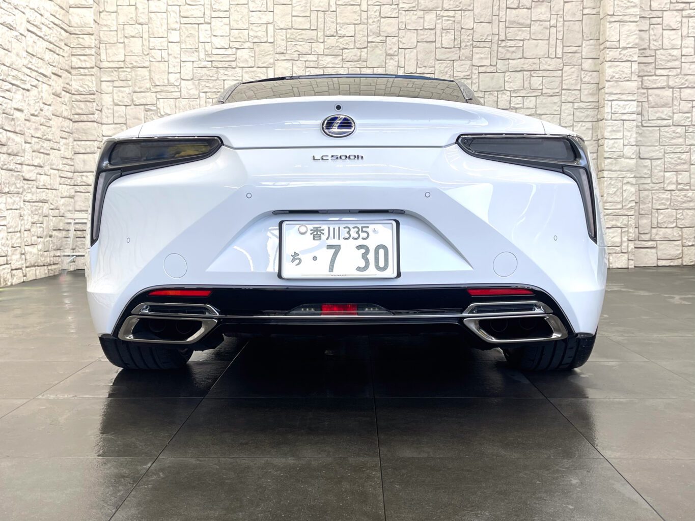 レクサスLC500hのご成約誠にありがとうございました！ 本日はご来店いただき誠に有難うございました！ 弊社では数多くのレクサス車を揃えておりますので、LCをご検討のお客様はどうぞお気軽にお問い合わせください。