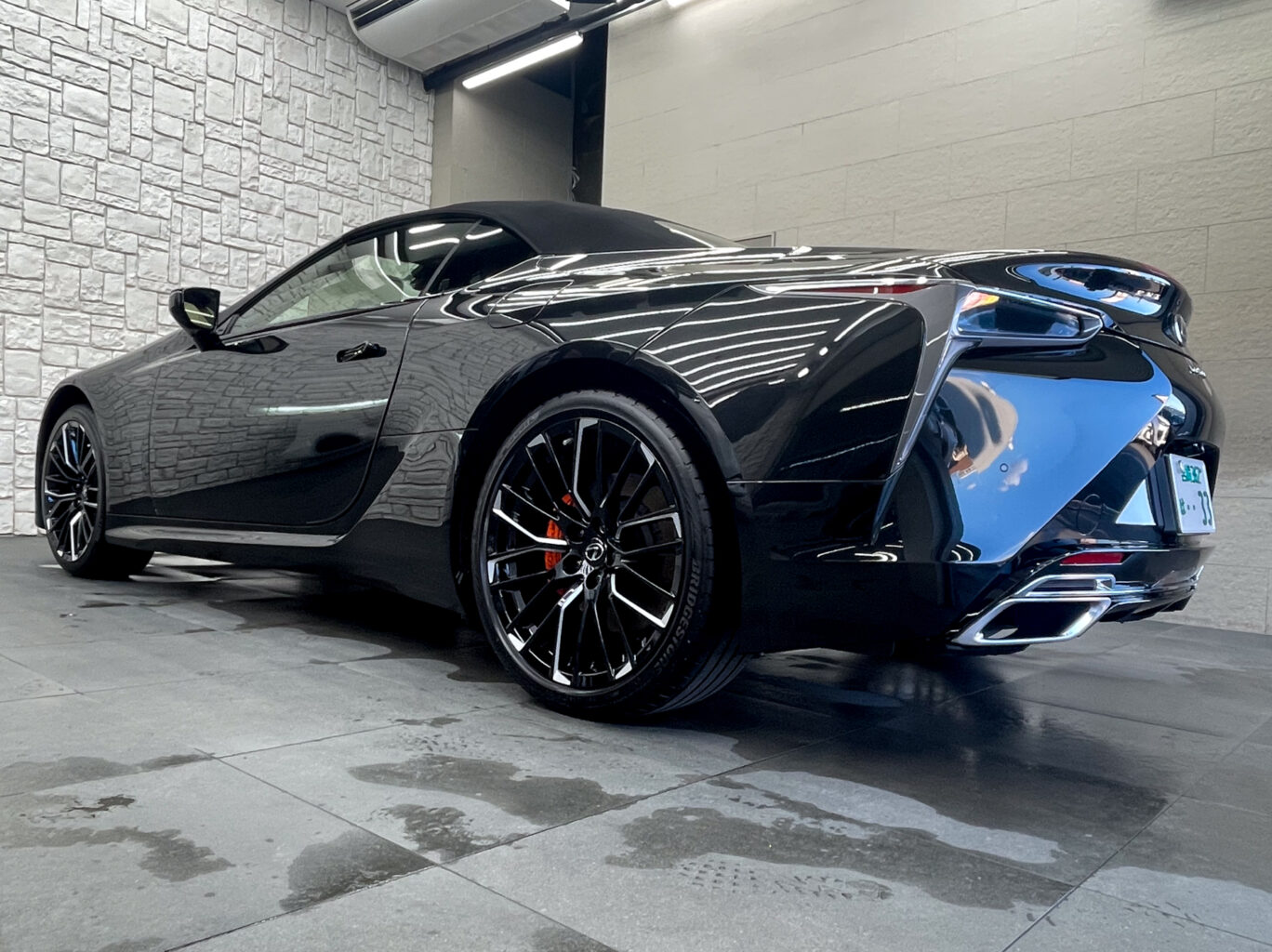 レクサスLC500のご成約
誠にありがとうございました!
お客様のお車は1台積みの積車をチャーターして丁寧にお運びいたしました!
ご納車に関しましてその他にも場所によってはフェリーでお運びすることも出来ますので、
遠方のお客様もどうぞお気軽にご相談、お問い合わせください♪
また、弊社では数多くのレクサス車を揃えておりますので、LCをご検討のお客様はどうぞお気軽にお問い合わせください♪
弊社では板金塗装工場も備えておりますので、エアロやホイールをご検討の方はどうぞお気軽にお問い合わせください♪