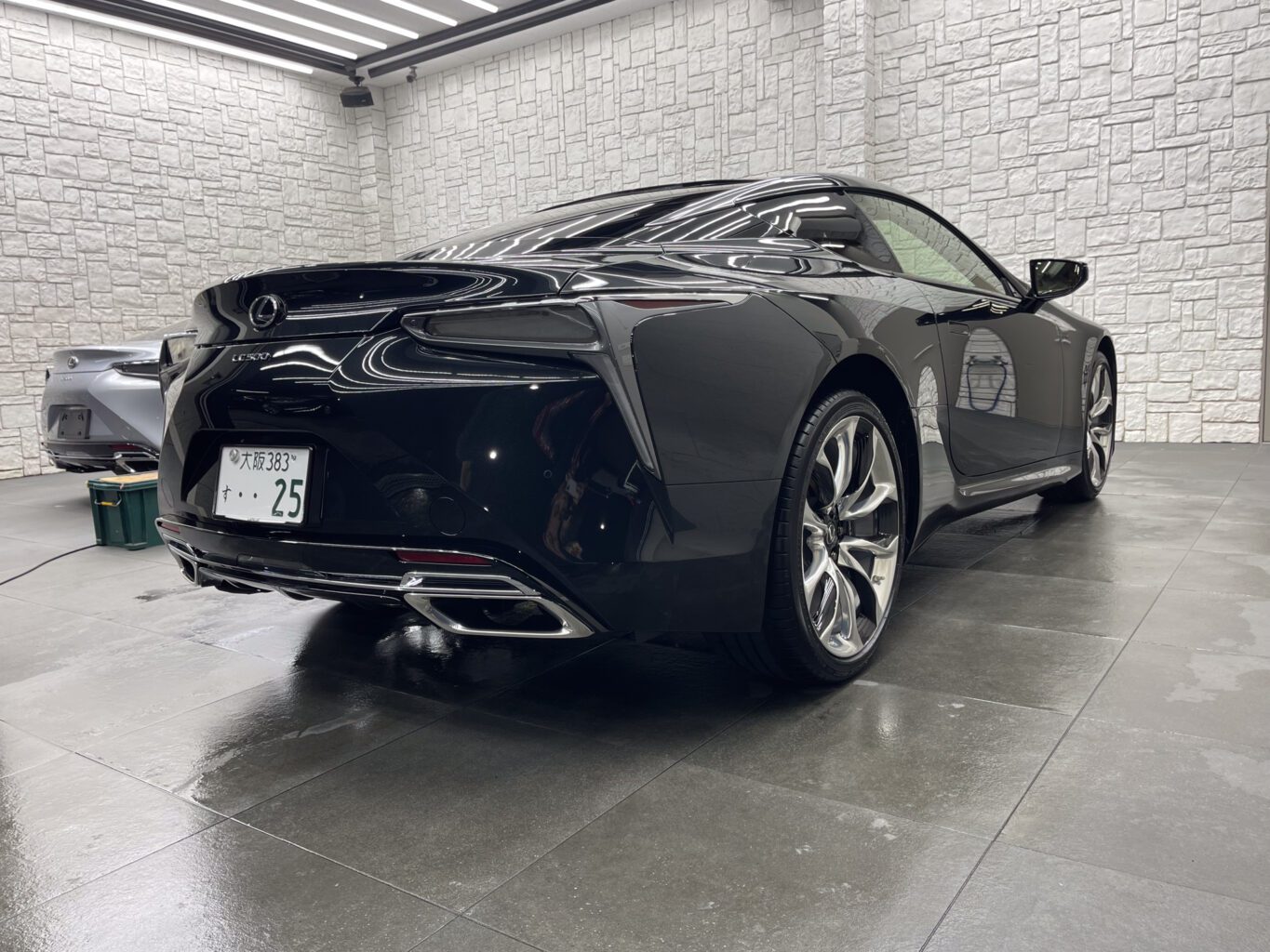 レクサスLC500　リア
ご成約ありがとうございました！
弊社では数多くのレクサス車を揃えておりますので、LCをご検討のお客様はどうぞお気軽にお問い合わせください！
また、カスタムのベース車をお探しの方も純正オプションからオリジナルブランドUNIVERSAL DESIGNまで幅広くパーツも揃えておりますので、エアロやホイールも合わせてご検討の方もどうぞお気軽にお問い合わせください！