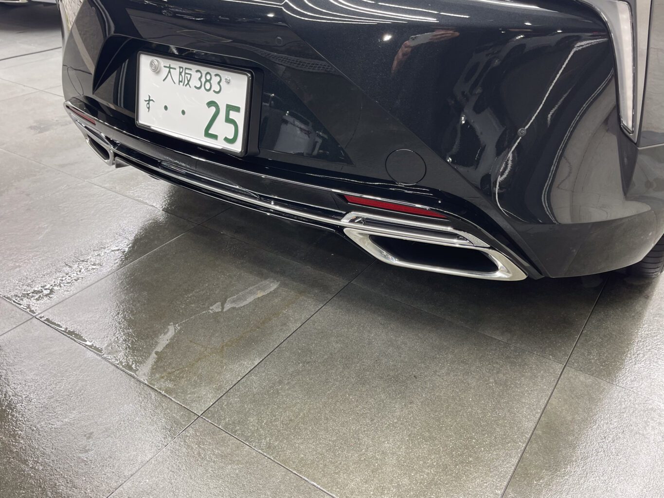 レクサスLC500　リアマフラー
ご成約ありがとうございました！
弊社では数多くのレクサス車を揃えておりますので、LCをご検討のお客様はどうぞお気軽にお問い合わせください！
また、カスタムのベース車をお探しの方も純正オプションからオリジナルブランドUNIVERSAL DESIGNまで幅広くパーツも揃えておりますので、エアロやホイールも合わせてご検討の方もどうぞお気軽にお問い合わせください！