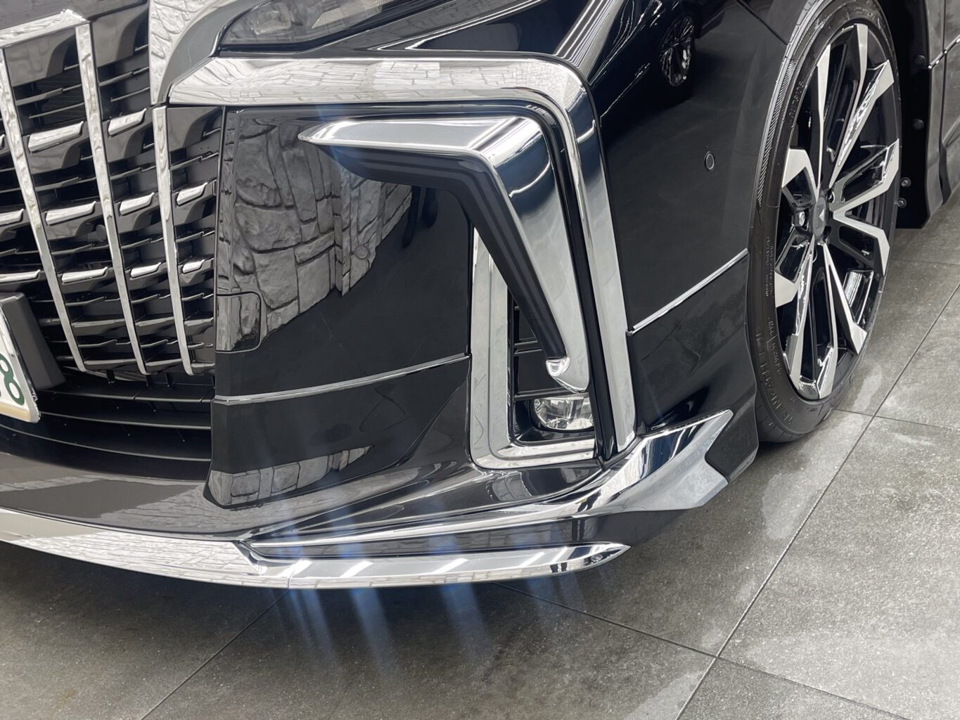 トヨタアルファードのご成約有難う御座いました。
お客様のお車は1台積みの積車をチャーターして丁寧にお運びいたしました!
ご納車に関しましてその他にも場所によってはフェリーでお運びすることも可能ですので、遠方のお客様もどうぞお気軽にご相談ください♪
弊社ではレクサス車以外にも厳選したトヨタ車や外車も取扱っておりますので、お気軽にお問い合わせください!