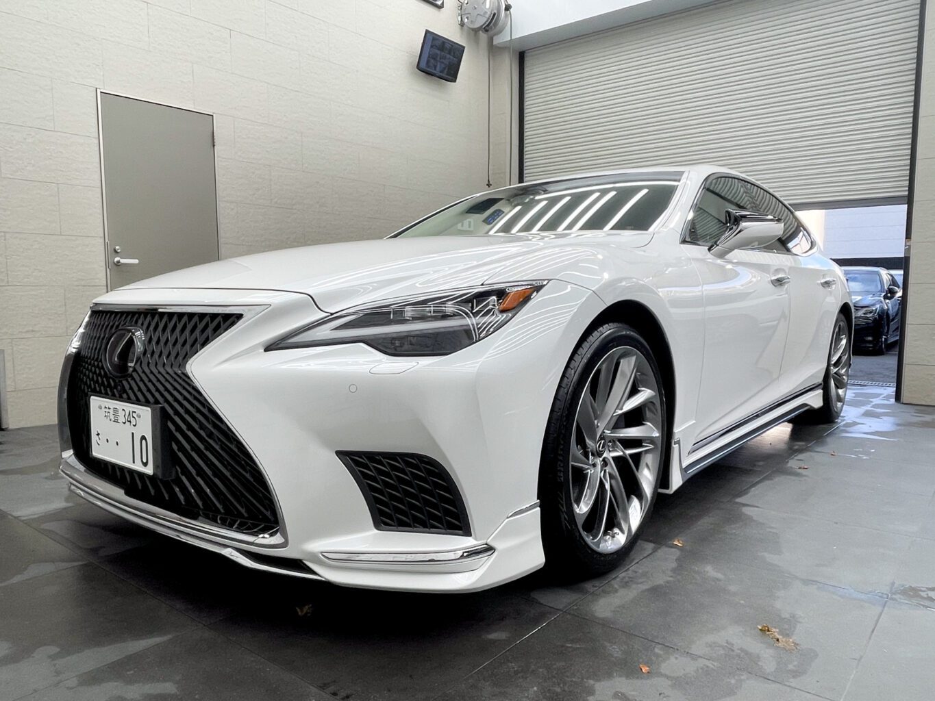 レクサスLS500のご成約、誠に有難うございました！
大切なお車を無事にフェリーまでお運びいたしました！
弊社では、遠方のお客様にも安心してご購入いただけますように弊社スタッフがフェリーまで丁寧にお届けしております。
ご納車に関しまして、遠方のお客様もどうぞお気軽にご相談・お問い合わせください♪