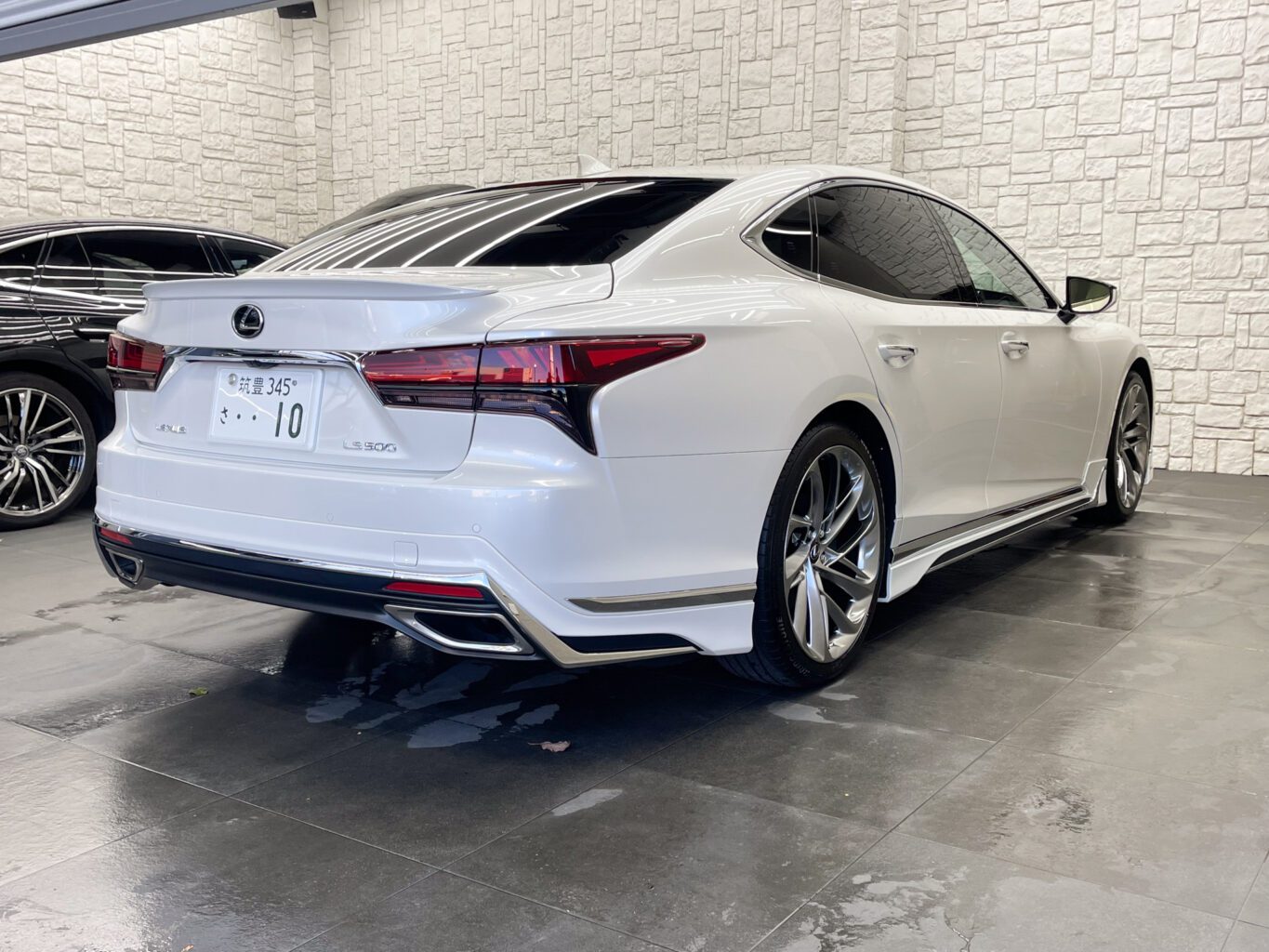 レクサスLS500のご成約、誠に有難うございました！
大切なお車を無事にフェリーまでお運びいたしました！
弊社では、遠方のお客様にも安心してご購入いただけますように弊社スタッフがフェリーまで丁寧にお届けしております。
ご納車に関しまして、遠方のお客様もどうぞお気軽にご相談・お問い合わせください♪