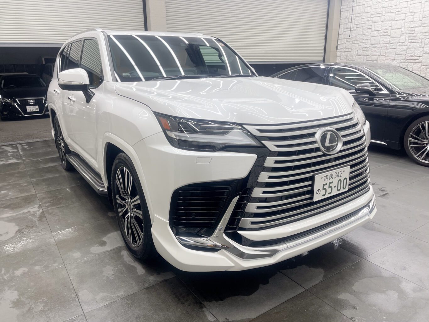 LX600 モデリスタ

レクサスLXのご成約、誠に有難うございました！

弊社では数多くのレクサス車を揃えておりますので、LX600をご検討のお客様はどうぞお気軽にお問い合わせください♪

またオリジナルブランドUNIVERSAL DESIGNではLX600 モデリスタエアロ用のオーバーフェンダーから専用サイズの24インチホイールやノーマルフェンダーサイズの22インチまで幅広くパーツも揃えておりますので、エアロやホイールをご検討の方はどうぞお気軽にお問い合わせください♪