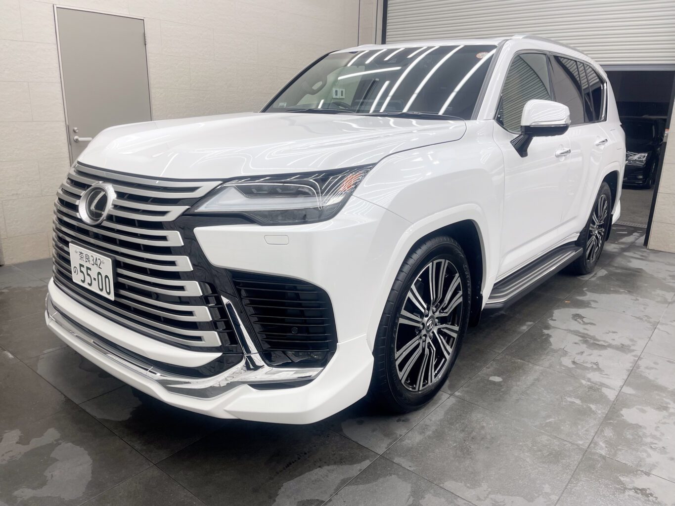 LX600 モデリスタ

レクサスLXのご成約、誠に有難うございました！

弊社では数多くのレクサス車を揃えておりますので、LX600をご検討のお客様はどうぞお気軽にお問い合わせください♪

またオリジナルブランドUNIVERSAL DESIGNではLX600 モデリスタエアロ用のオーバーフェンダーから専用サイズの24インチホイールやノーマルフェンダーサイズの22インチまで幅広くパーツも揃えておりますので、エアロやホイールをご検討の方はどうぞお気軽にお問い合わせください♪