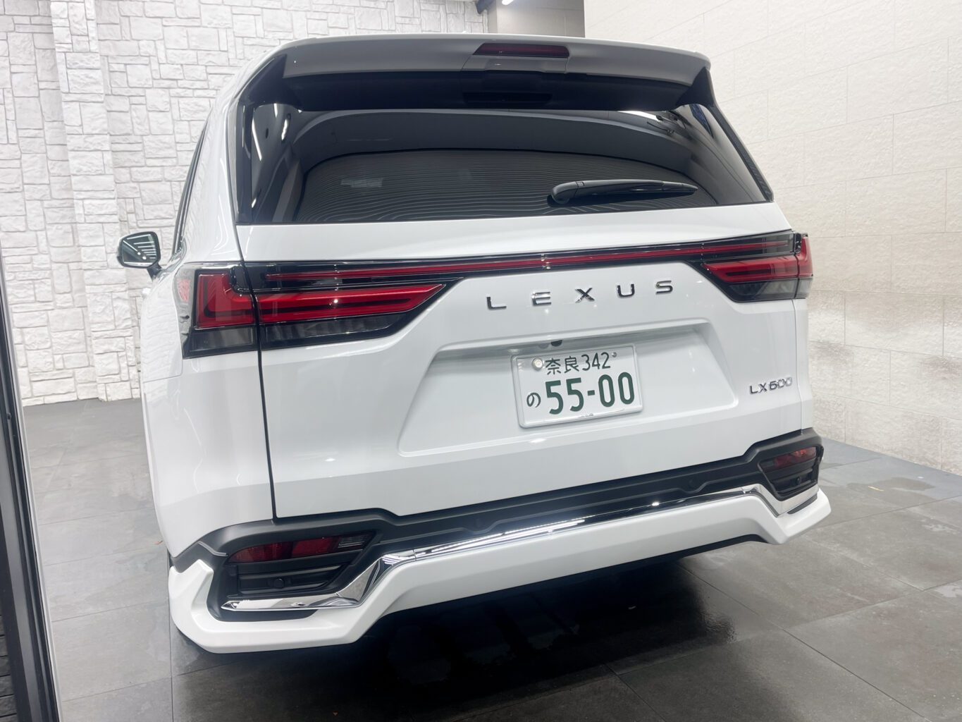 LX600 モデリスタ

レクサスLXのご成約、誠に有難うございました！

弊社では数多くのレクサス車を揃えておりますので、LX600をご検討のお客様はどうぞお気軽にお問い合わせください♪

またオリジナルブランドUNIVERSAL DESIGNではLX600 モデリスタエアロ用のオーバーフェンダーから専用サイズの24インチホイールやノーマルフェンダーサイズの22インチまで幅広くパーツも揃えておりますので、エアロやホイールをご検討の方はどうぞお気軽にお問い合わせください♪