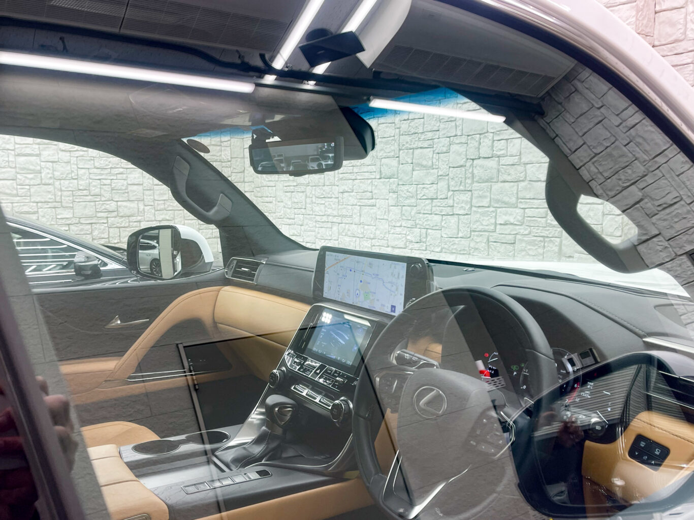 LX600 モデリスタ

レクサスLXのご成約、誠に有難うございました！

弊社では数多くのレクサス車を揃えておりますので、LX600をご検討のお客様はどうぞお気軽にお問い合わせください♪

またオリジナルブランドUNIVERSAL DESIGNではLX600 モデリスタエアロ用のオーバーフェンダーから専用サイズの24インチホイールやノーマルフェンダーサイズの22インチまで幅広くパーツも揃えておりますので、エアロやホイールをご検討の方はどうぞお気軽にお問い合わせください♪