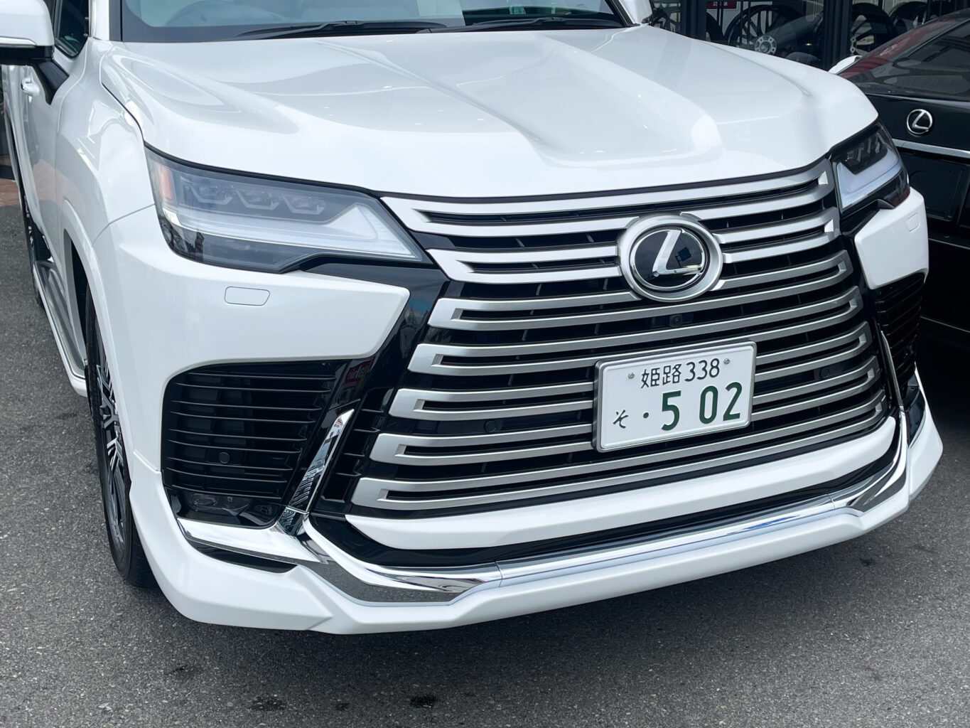 レクサスLX600
モデリスタ
22インチオプションホイール

レクサスLXのご成約、誠に有難うございました！
弊社では数多くのレクサス車を揃えておりますので、LX600をご検討のお客様はどうぞお気軽にお問い合わせください！
またオリジナルブランドUNIVERSAL DESIGNではLX600 モデリスタエアロ用のオーバーフェンダーから専用サイズの24インチホイールやノーマルフェンダーサイズの22インチまで幅広くパーツも揃えておりますので、エアロやホイールをご検討の方はどうぞお気軽にお問い合わせください！
