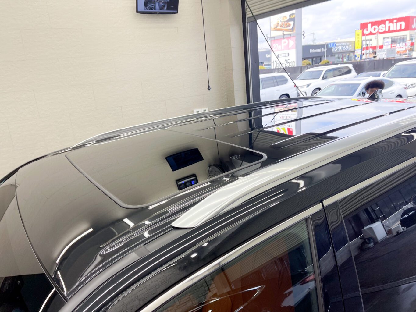 レクサスLXのご成約、誠に有難うございました!
大切なお車を無事にお運びいたしました!
弊社では遠方のお客様にも安心してご購入して頂けますように、弊社スタッフが港まで丁寧にお運びさせて頂いております!
ご納車に関しまして遠方のお客様もどうぞお気軽にご相談、お問い合わせください♪
また、弊社では数多くのレクサス車を揃えておりますので、LX600をご検討のお客様はどうぞお気軽にお問い合わせください♪
オリジナルブランドUNIVERSAL DESIGNではLX600 モデリスタエアロ用のオーバーフェンダーから専用サイズの24インチホイールやノーマルフェンダーサイズの22インチまで幅広くパーツも揃えておりますので、エアロやホイールをご検討の方はどうぞお気軽にお問い合わせください♪