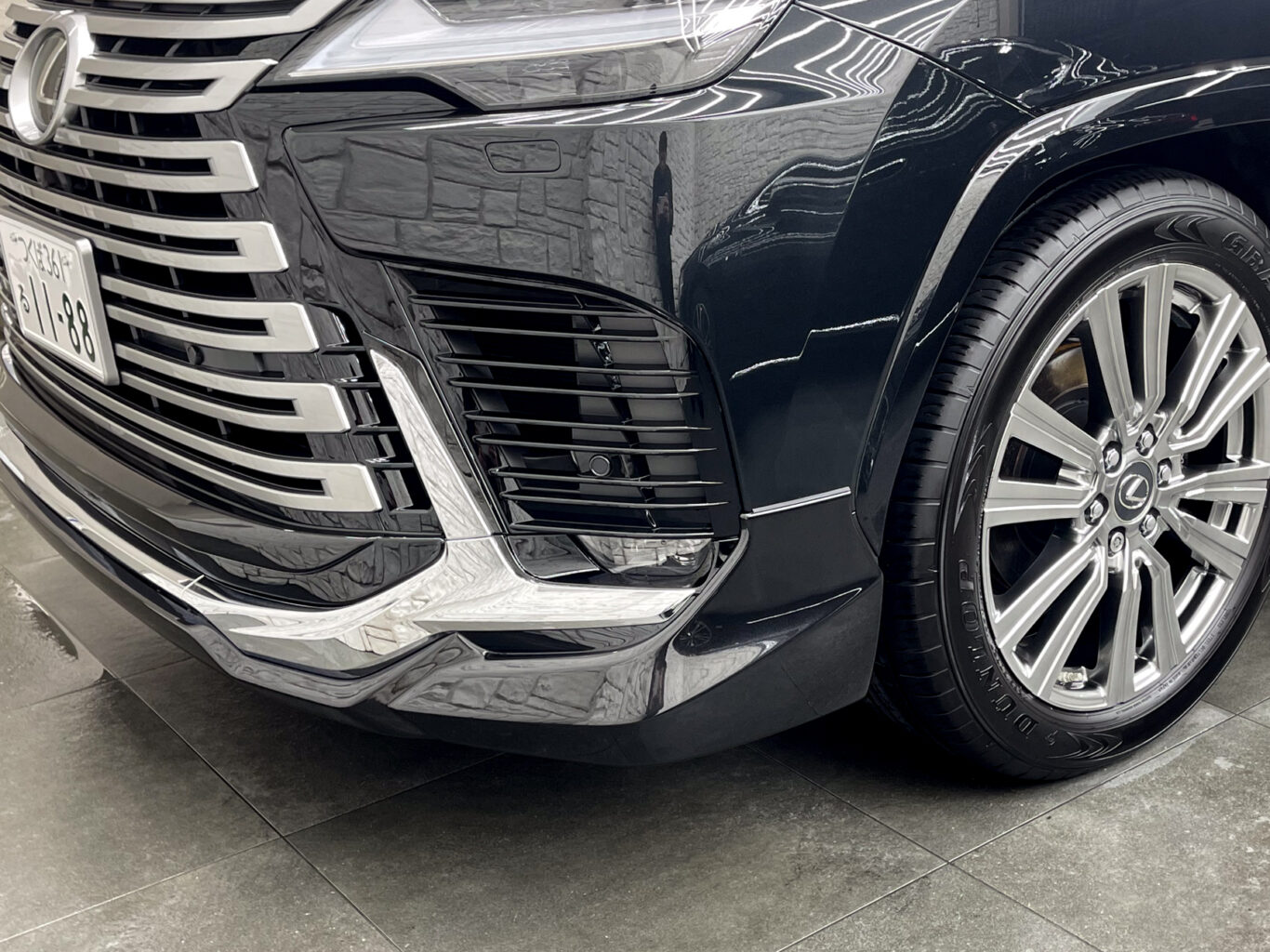 レクサスLX600のご成約、誠に有難うございました!
オリジナルブランドUNIVERSAL DESIGNではLX600 モデリスタエアロ用のオーバーフェンダーから専用サイズの24インチホイールやノーマルフェンダーサイズの22インチまで幅広くパーツも揃えておりますので、エアロやホイールをご検討の方はどうぞお気軽にお問い合わせください♪