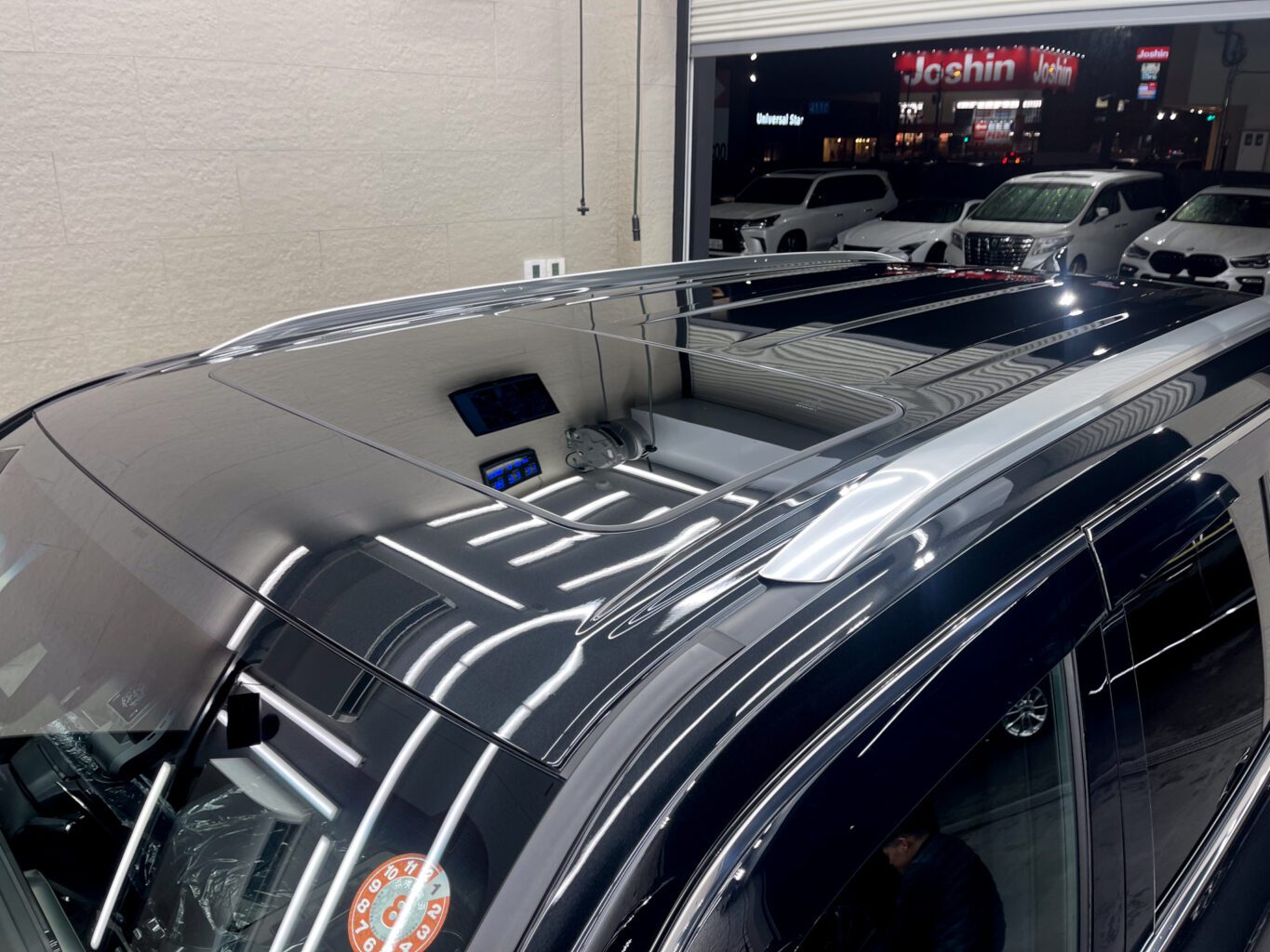 レクサスLX600のご成約、誠に有難うございました!
オリジナルブランドUNIVERSAL DESIGNではLX600 モデリスタエアロ用のオーバーフェンダーから専用サイズの24インチホイールやノーマルフェンダーサイズの22インチまで幅広くパーツも揃えておりますので、エアロやホイールをご検討の方はどうぞお気軽にお問い合わせください♪