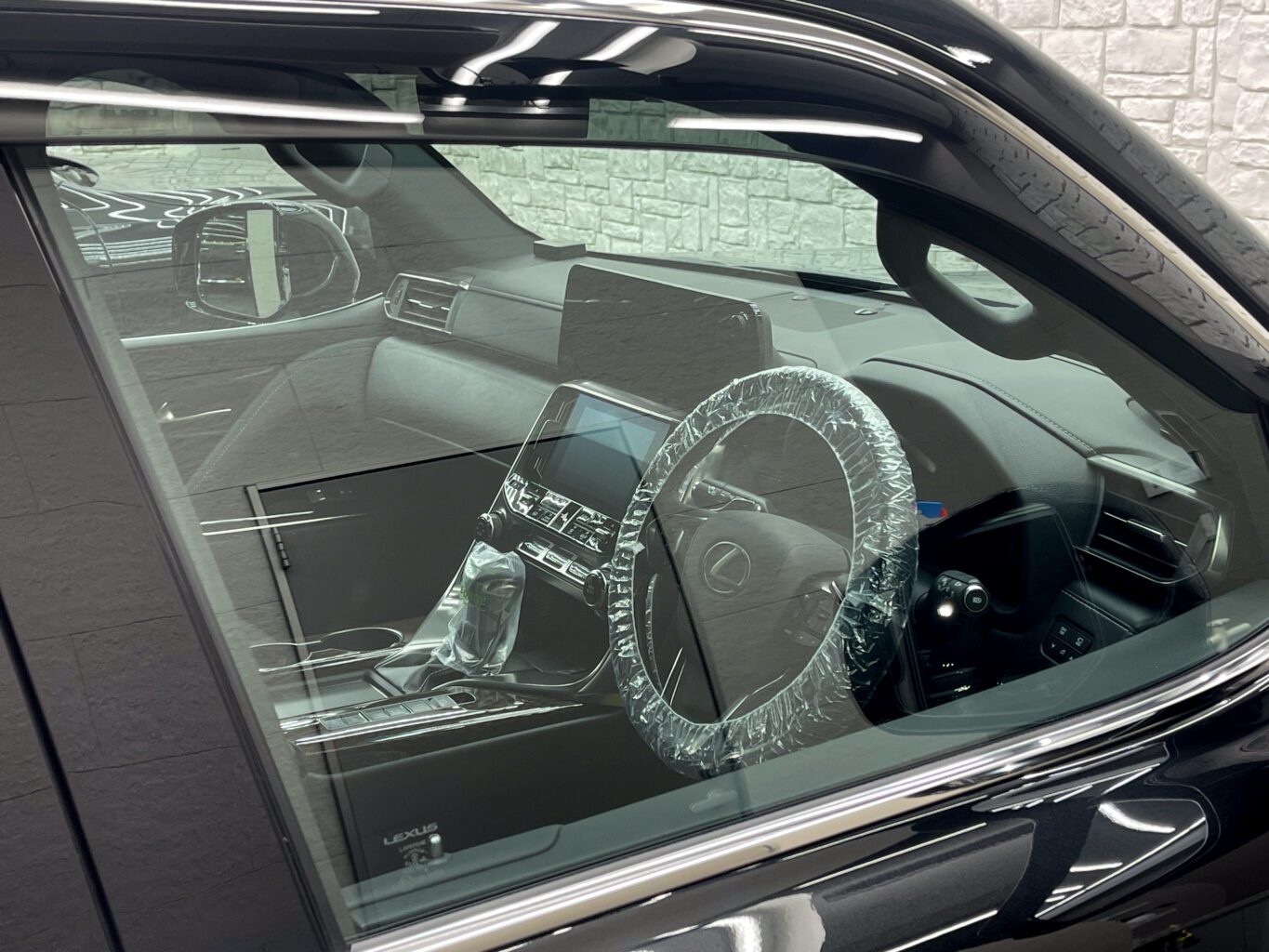 レクサスLX600のご成約、誠に有難うございました!
オリジナルブランドUNIVERSAL DESIGNではLX600 モデリスタエアロ用のオーバーフェンダーから専用サイズの24インチホイールやノーマルフェンダーサイズの22インチまで幅広くパーツも揃えておりますので、エアロやホイールをご検討の方はどうぞお気軽にお問い合わせください♪