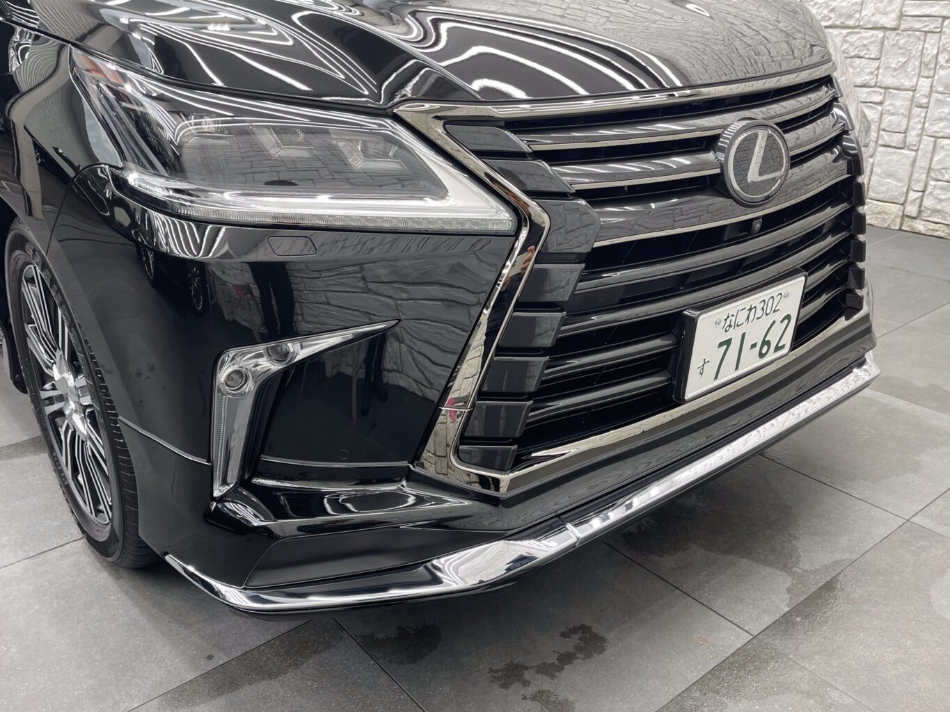 レクサスLX570のご成約、誠に有難うございました！

弊社では数多くのレクサス車を揃えておりますので、LX570をご検討のお客様はどうぞお気軽にお問い合わせください♪

また、弊社では自社板金塗装工場も備えておりますので、WALDをはじめ有名メーカーのエアロやホイールをご検討の方もどうぞお気軽にお問い合わせください♪