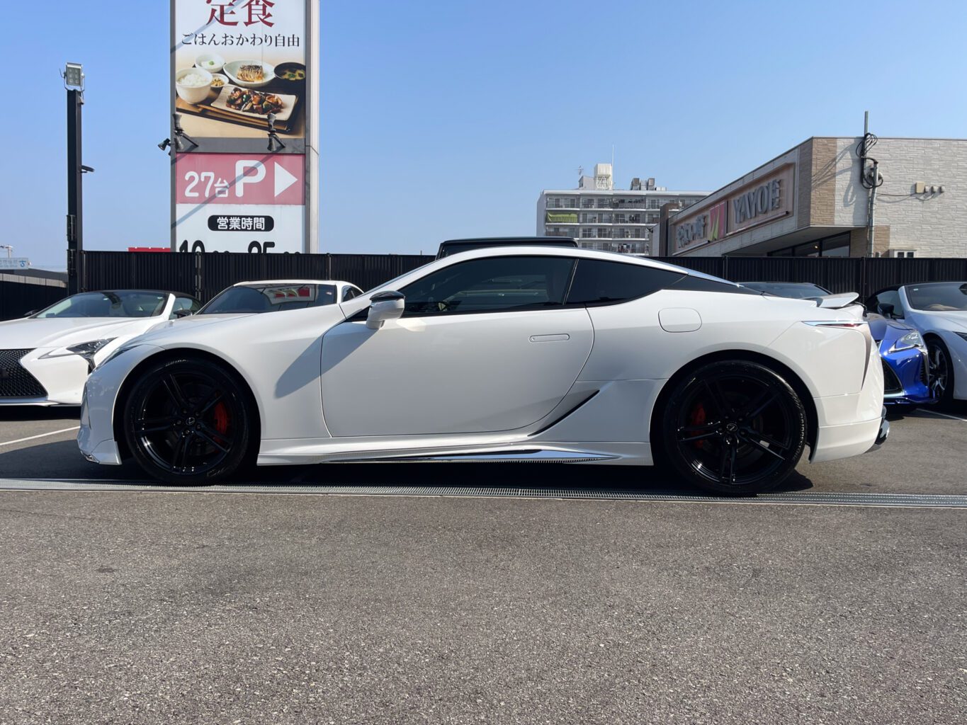 レクサスLC500 モデリスタver　オレンジキャリパー

弊社では数多くのレクサス車を揃えておりますので、LCをご検討のお客様はどうぞお気軽にお問い合わせください♪
また純正オプションからオリジナルブランド UNIVERSAL DESIGNまで幅広くパーツも揃えておりますので、エアロやホイールをご検討の方はどうぞお気軽にお問い合わせください♪