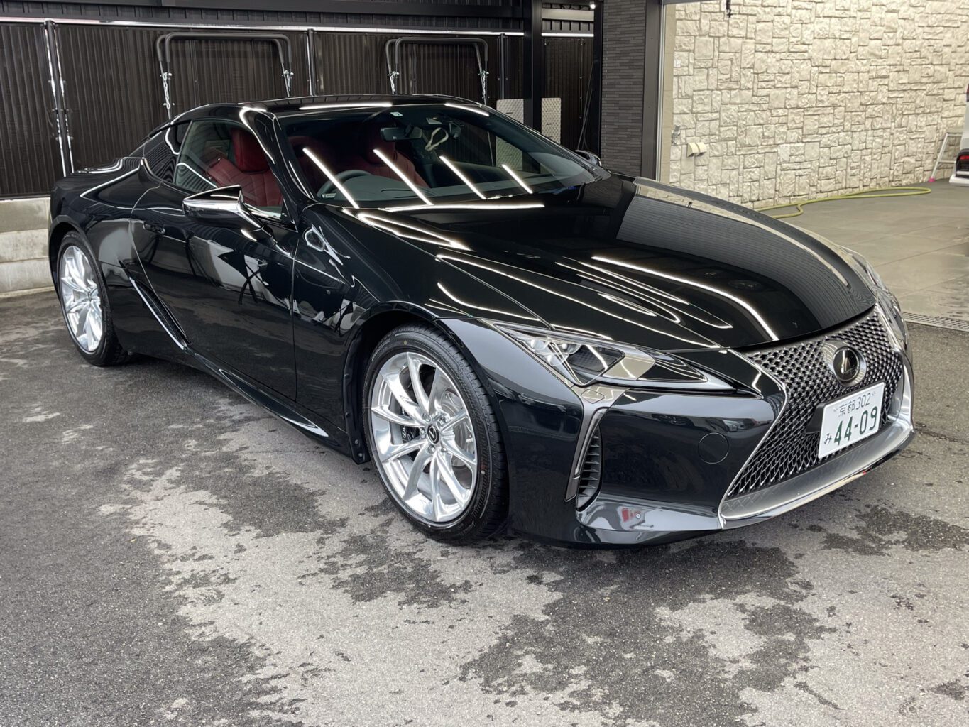 レクサス LC500
ご納車
レクサスLC500をご成約いただき誠に有難うございます
弊社では数多くのレクサス車を揃えておりますので、LCをご検討のお客様はどうぞお気軽にお問い合わせください♪
また純正オプションからオリジナルブランド UNIVERSAL DESIGNまで幅広くパーツも揃えておりますので、エアロやホイールをご検討の方はどうぞお気軽にお問い合わせください♪
