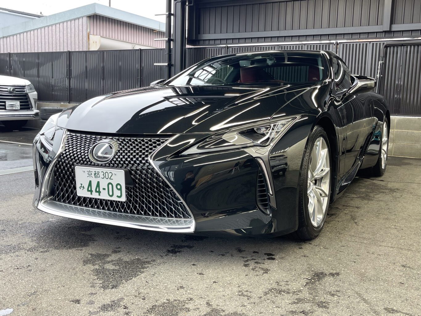 レクサス LC500
ご納車
レクサスLC500をご成約いただき誠に有難うございます
弊社では数多くのレクサス車を揃えておりますので、LCをご検討のお客様はどうぞお気軽にお問い合わせください♪
また純正オプションからオリジナルブランド UNIVERSAL DESIGNまで幅広くパーツも揃えておりますので、エアロやホイールをご検討の方はどうぞお気軽にお問い合わせください♪