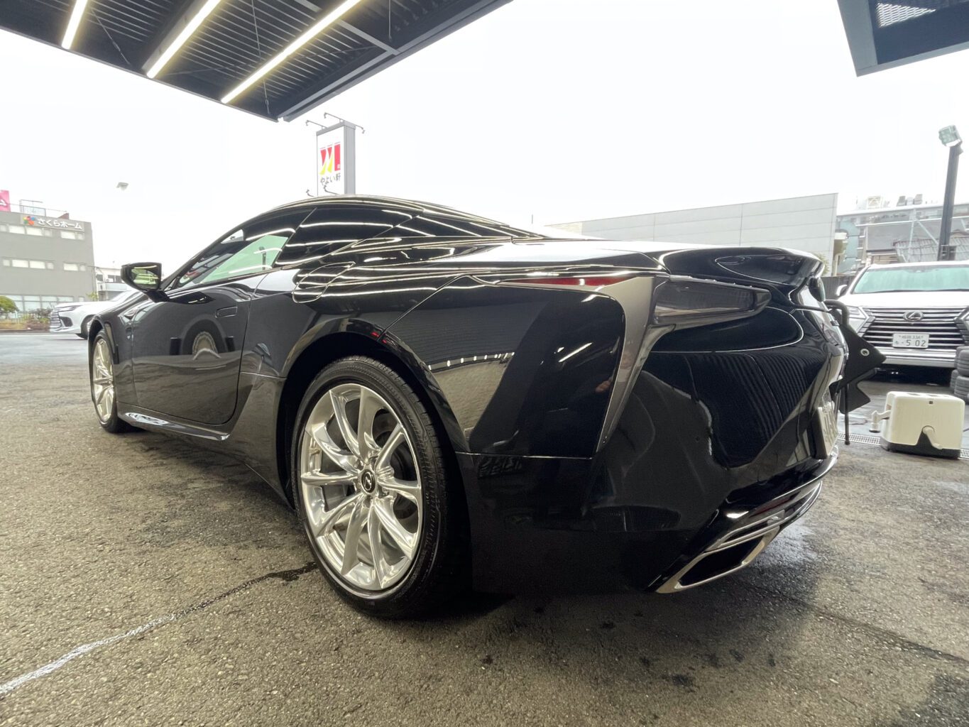 レクサス LC500
ご納車
レクサスLC500をご成約いただき誠に有難うございます
弊社では数多くのレクサス車を揃えておりますので、LCをご検討のお客様はどうぞお気軽にお問い合わせください♪
また純正オプションからオリジナルブランド UNIVERSAL DESIGNまで幅広くパーツも揃えておりますので、エアロやホイールをご検討の方はどうぞお気軽にお問い合わせください♪