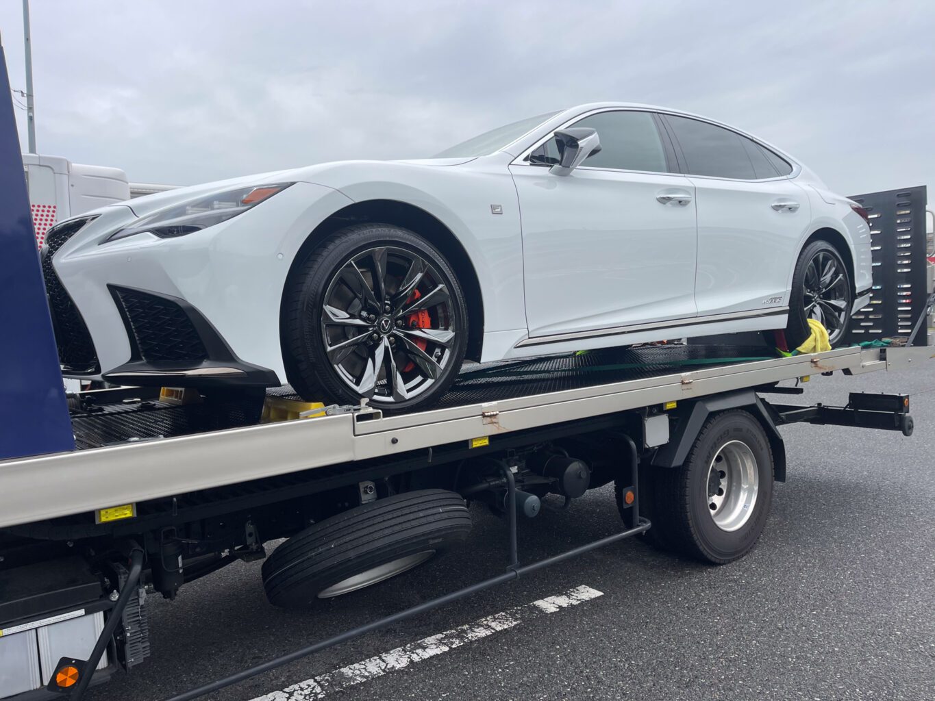 レクサスLS500h Fスポーツをご成約いただき誠にありがとうございました!