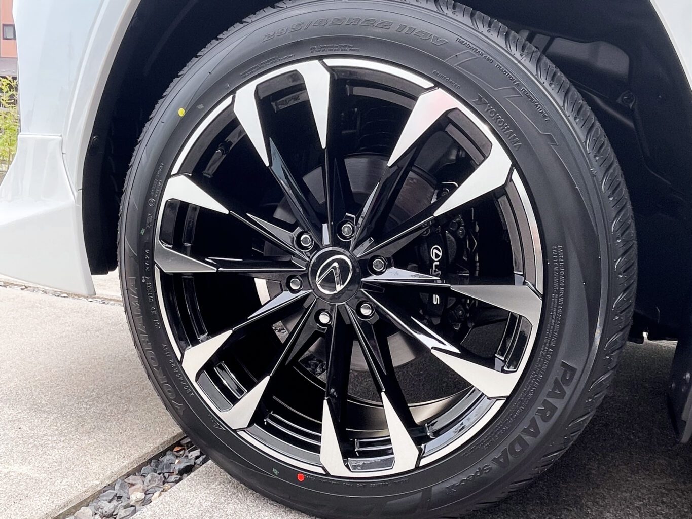 レクサスLX600 モデリスタ x UNIVERSAL DESIGN FF01S 22インチをご成約いただき誠にありがとうございました!