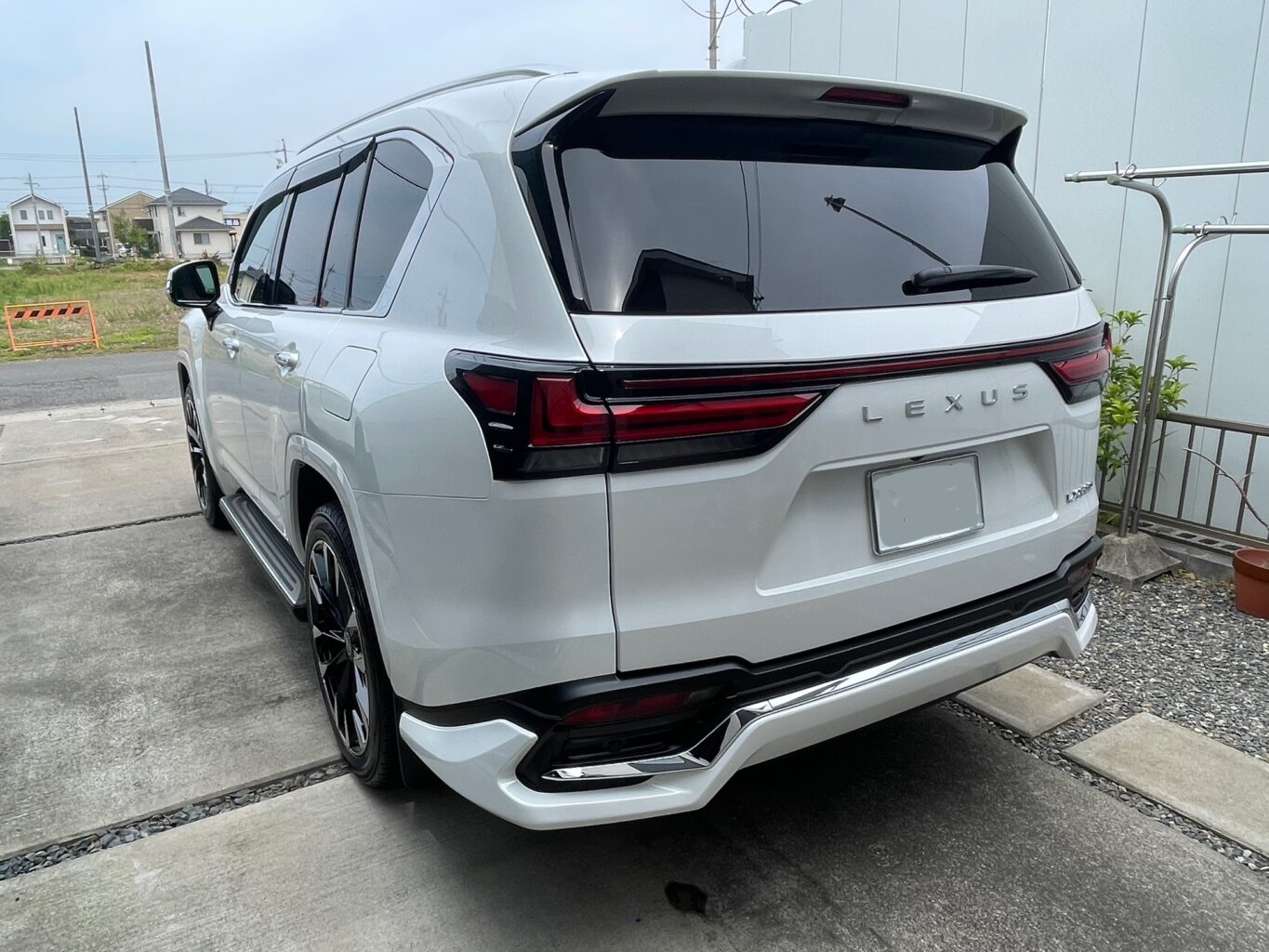 レクサスLX600 モデリスタ x UNIVERSAL DESIGN FF01S 22インチをご成約いただき誠にありがとうございました!