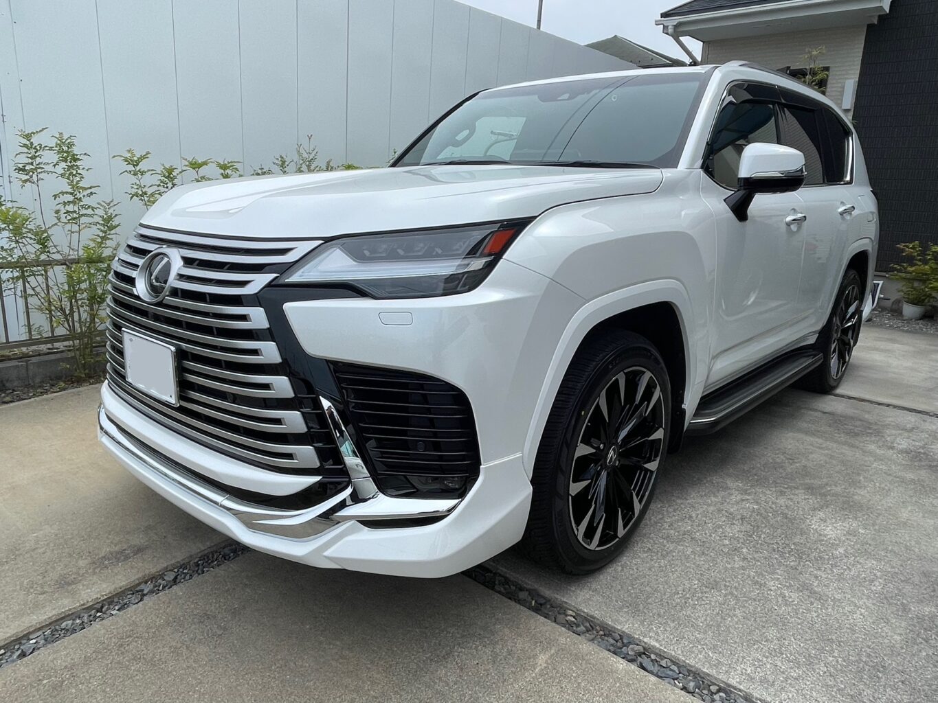 レクサスLX600 モデリスタ x UNIVERSAL DESIGN FF01S 22インチをご成約いただき誠にありがとうございました!