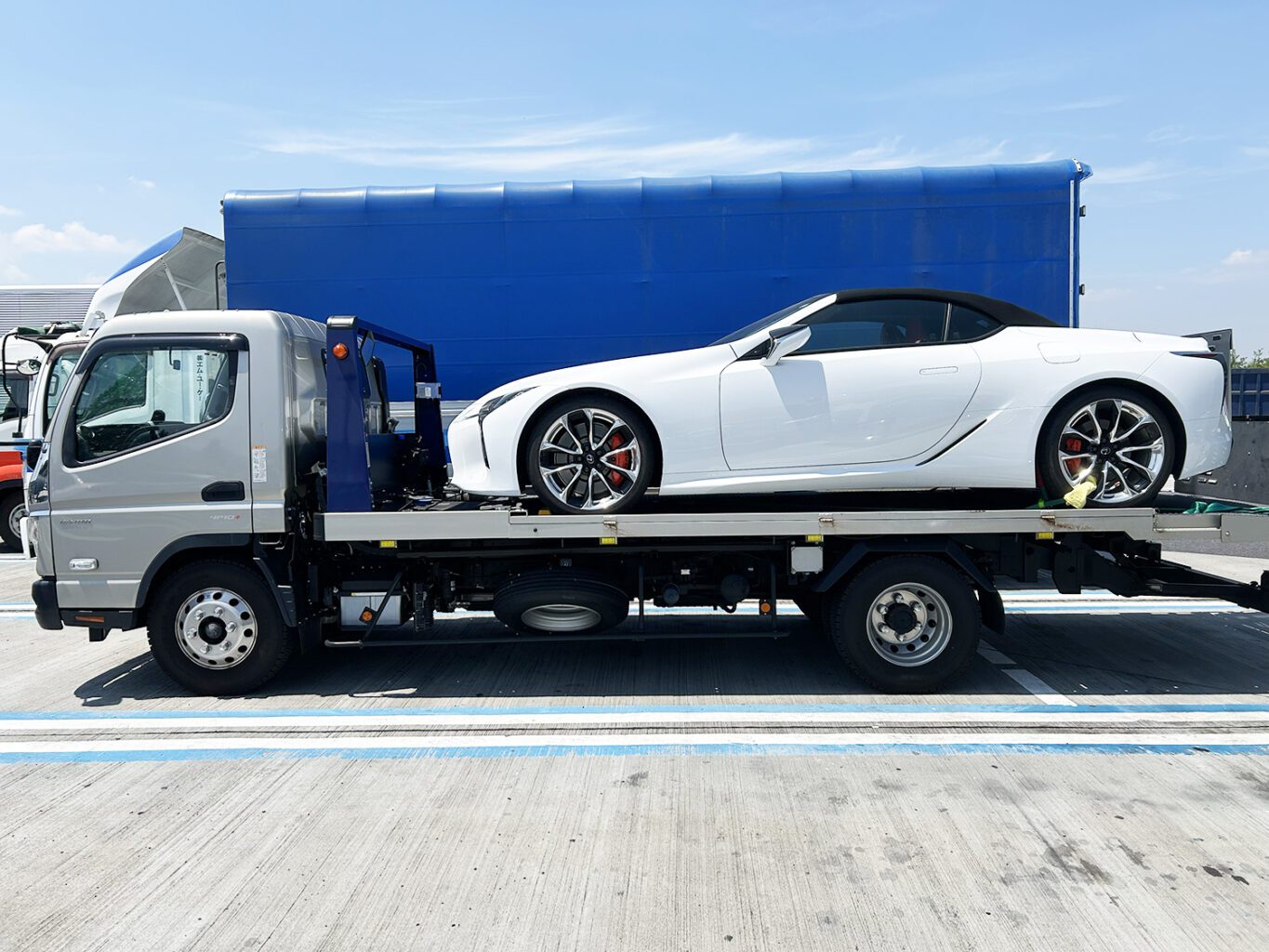 オレンジキャリパーが映えるレクサスLC500 コンバーチブル入荷しました！