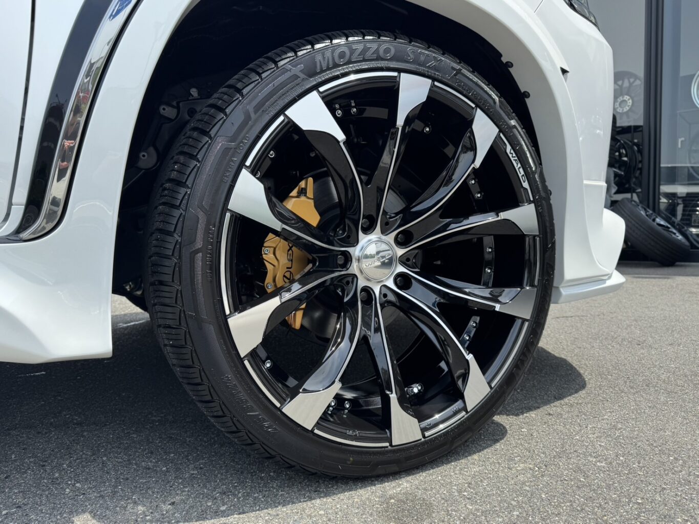 レクサスLX570 WALDコンプリートのご成約、誠に有難うございました!