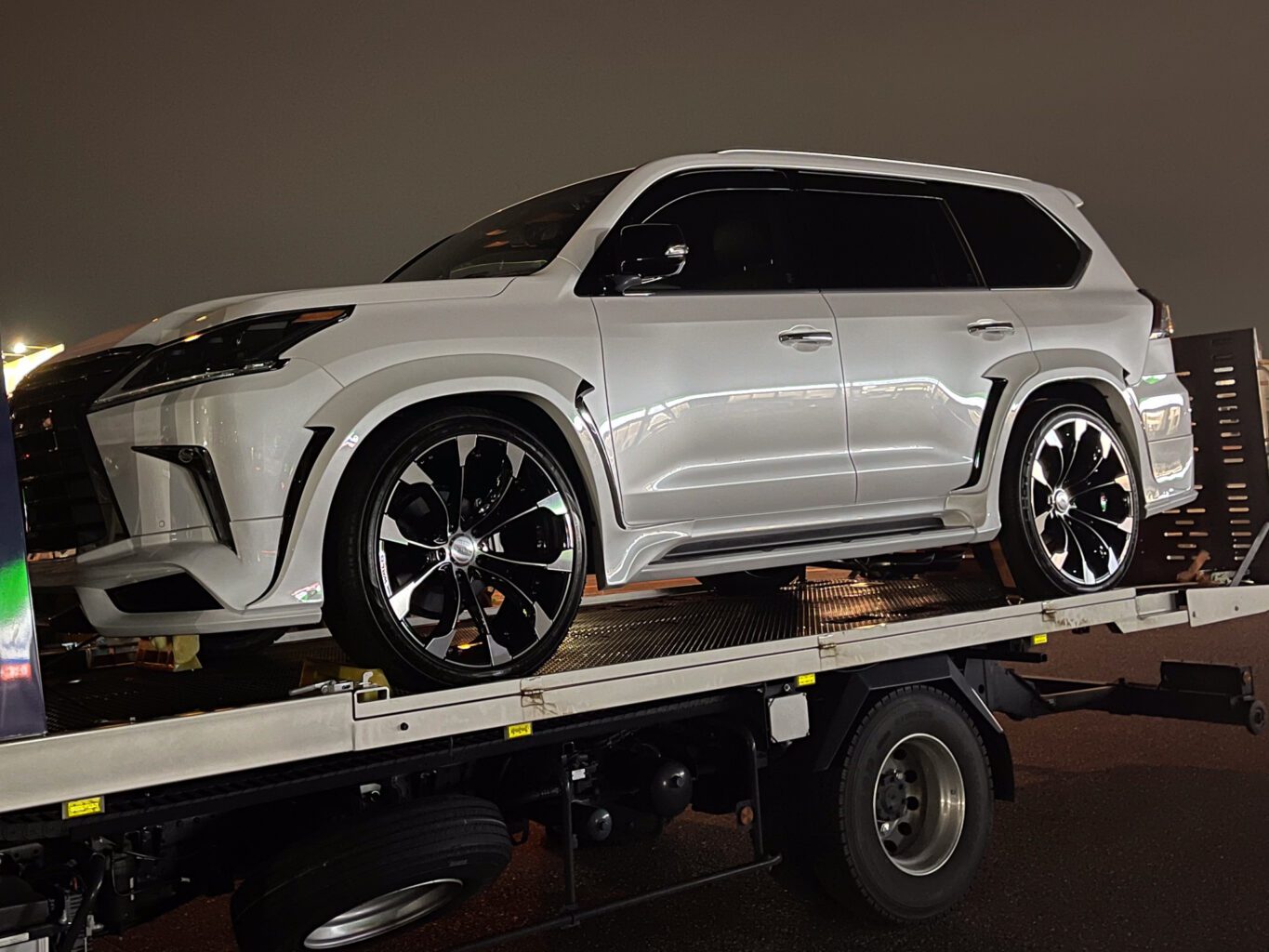 レクサスLX570 WALDコンプリートをご成約いただき誠にありがとうございました!