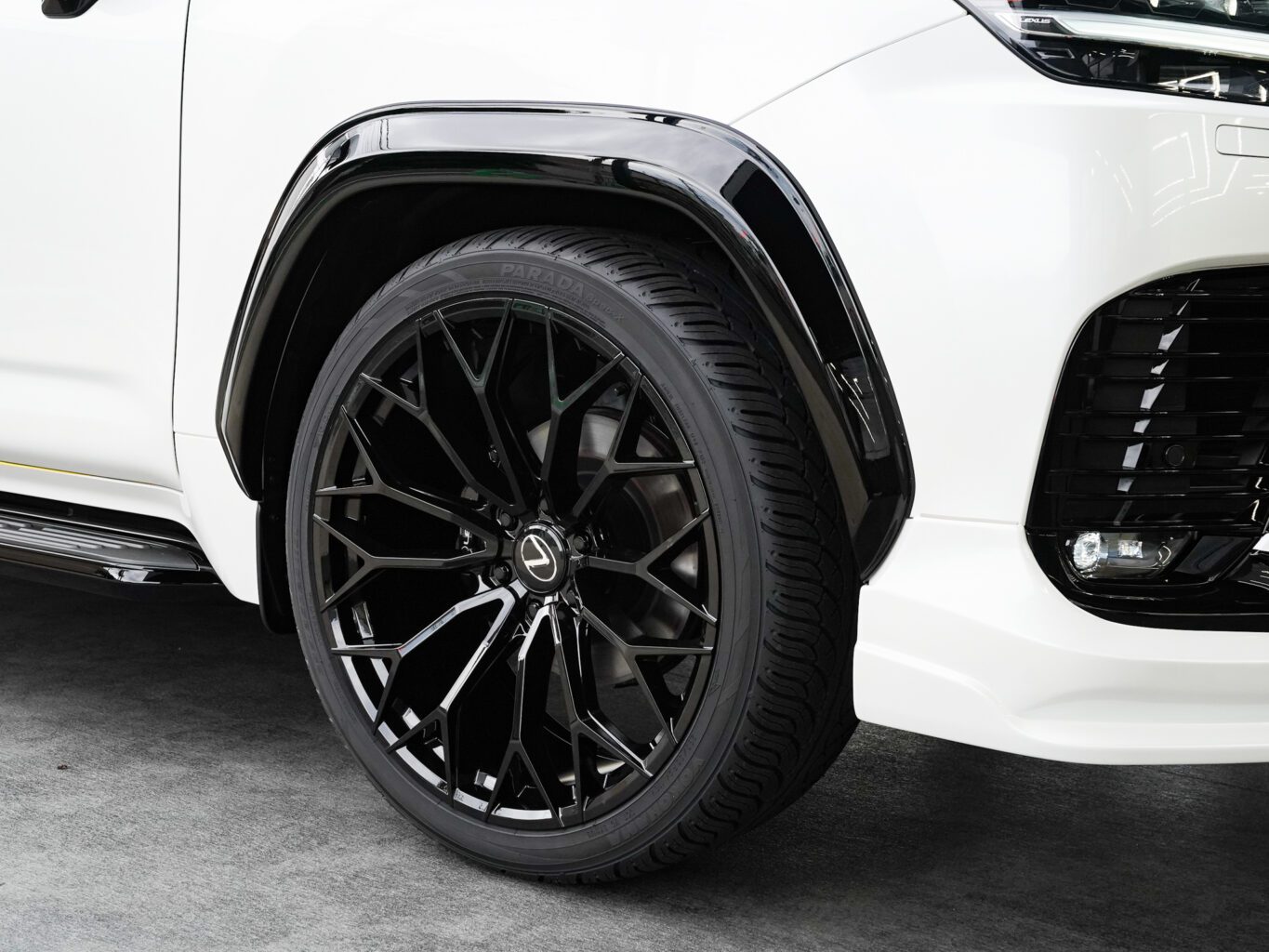 レクサスLX600用 オリジナルホイール FF02M 24インチ オーバーフェンダーサイズを追加しました!