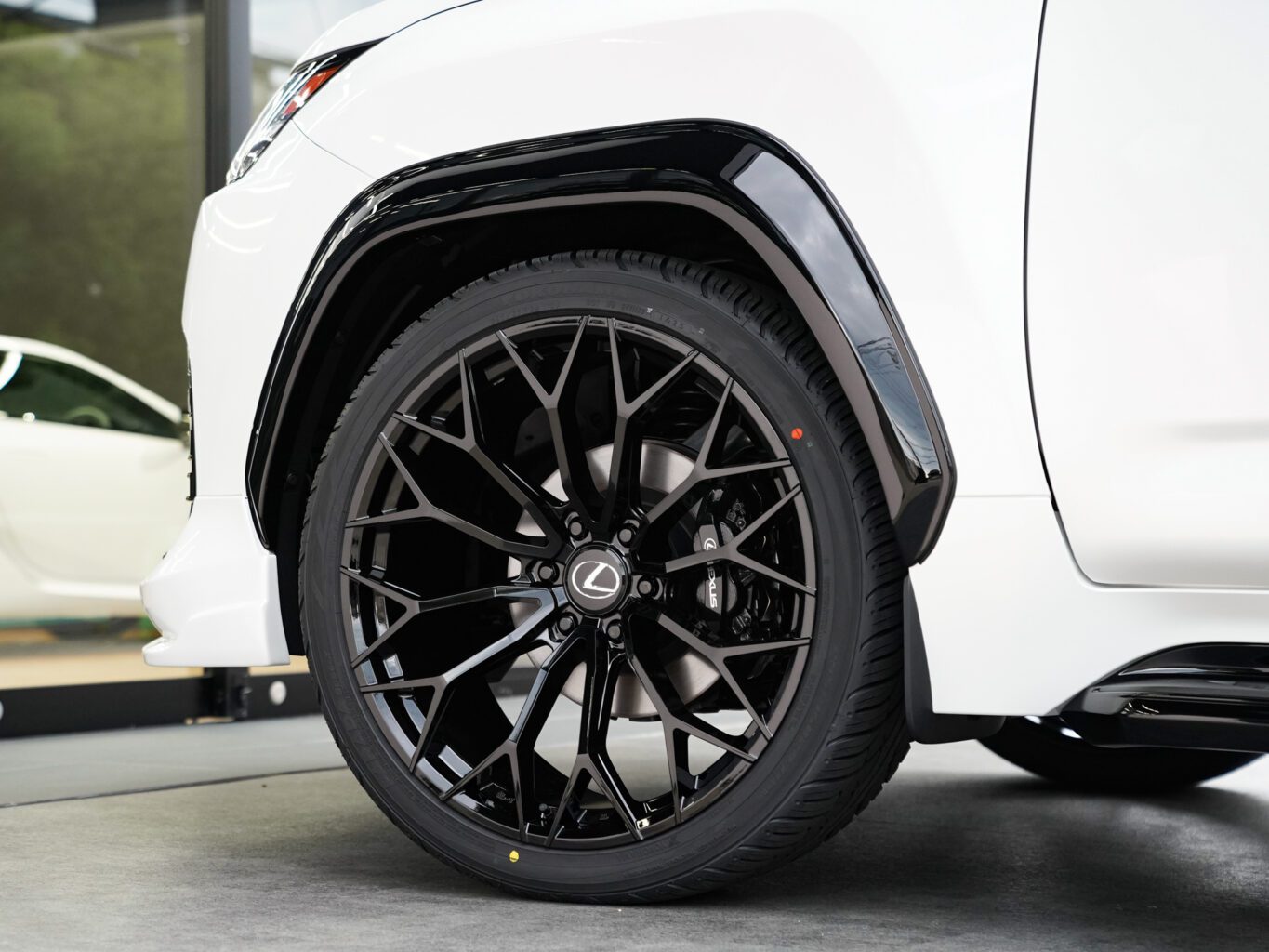 レクサスLX600用 オリジナルホイール FF02M 24インチ オーバーフェンダーサイズを追加しました!