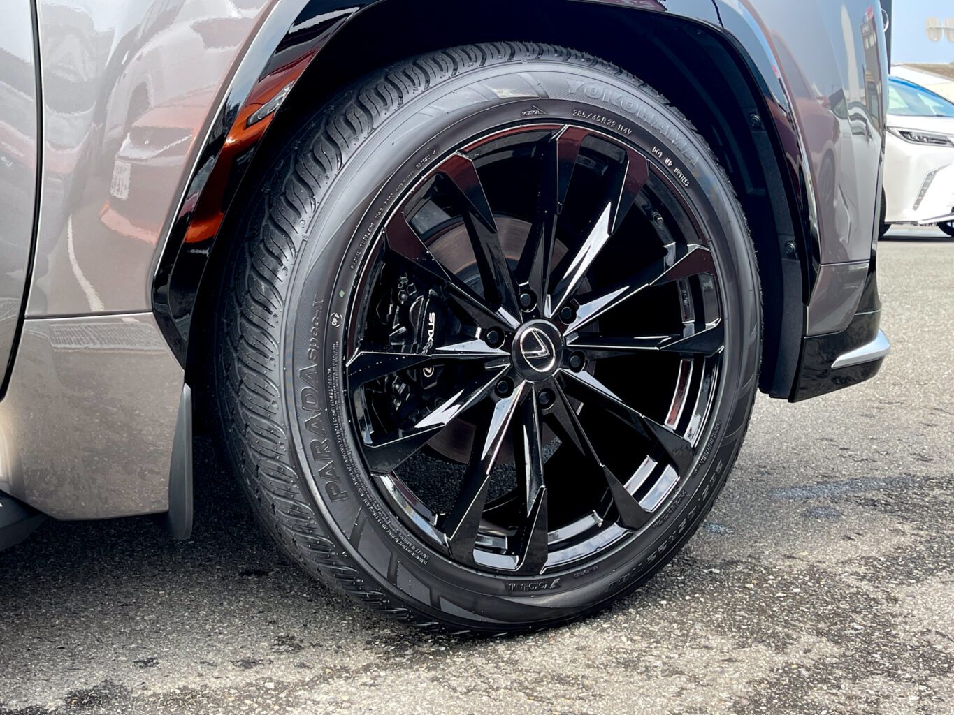 レクサスLX600 Fスポーツスタイル をご成約いただき誠にありがとうございました!また、弊社オリジナルホイール(FF01S)もご装着いただき誠にありがとうございました!