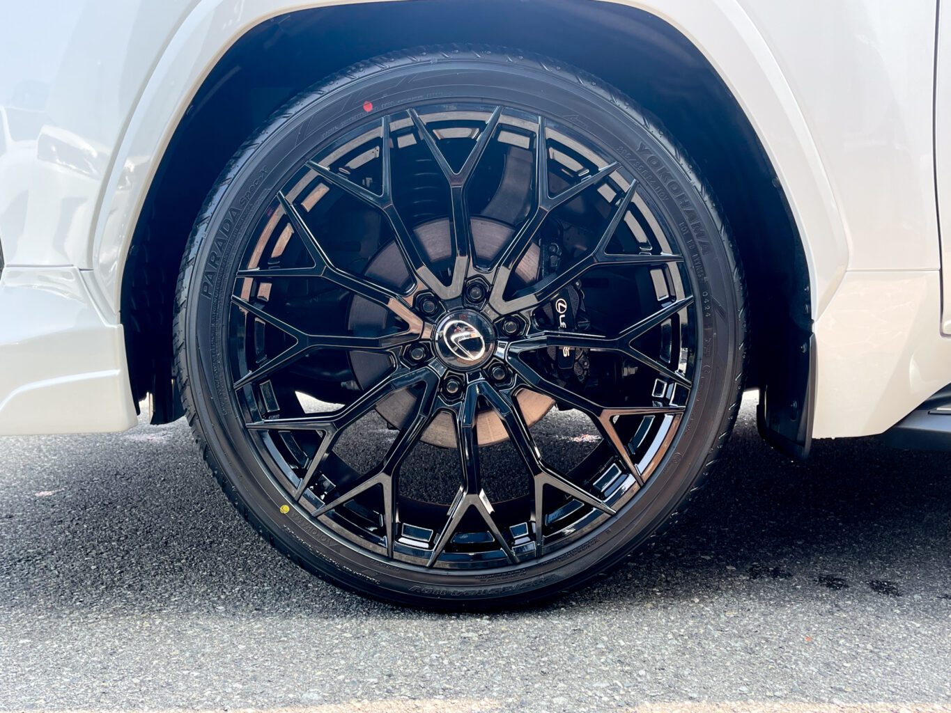 レクサスLX600 UNIVERSAL DESIGN をご成約いただき誠にありがとうございました!
また、弊社オリジナル24インチホイール(FF02M)もご装着いただき誠にありがとうございました!