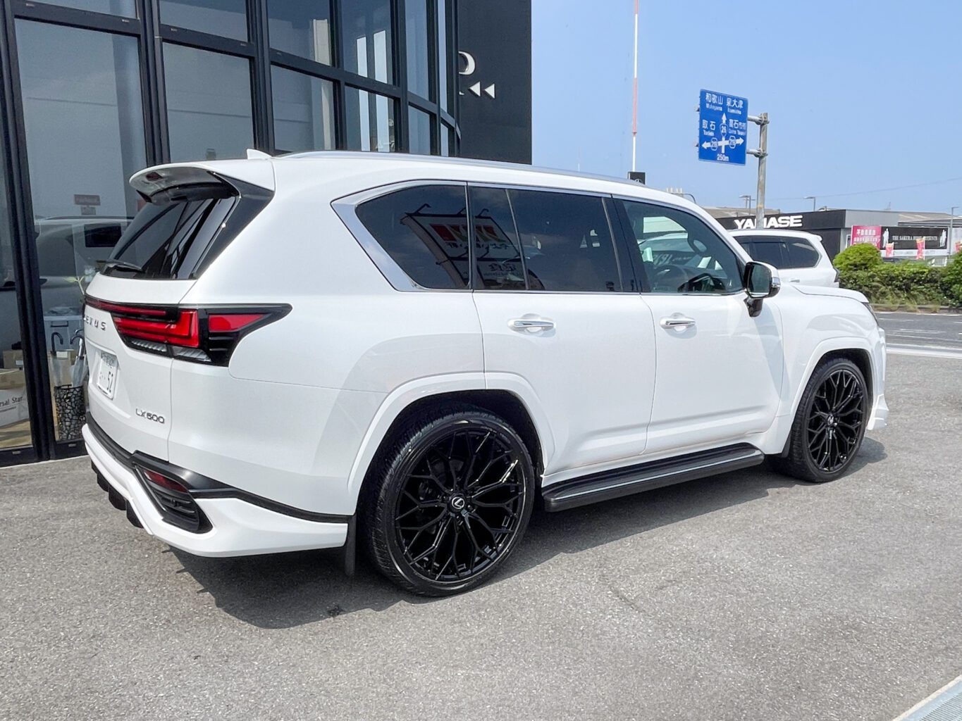 レクサスLX600 UNIVERSAL DESIGN をご成約いただき誠にありがとうございました!
また、弊社オリジナル24インチホイール(FF02M)もご装着いただき誠にありがとうございました!