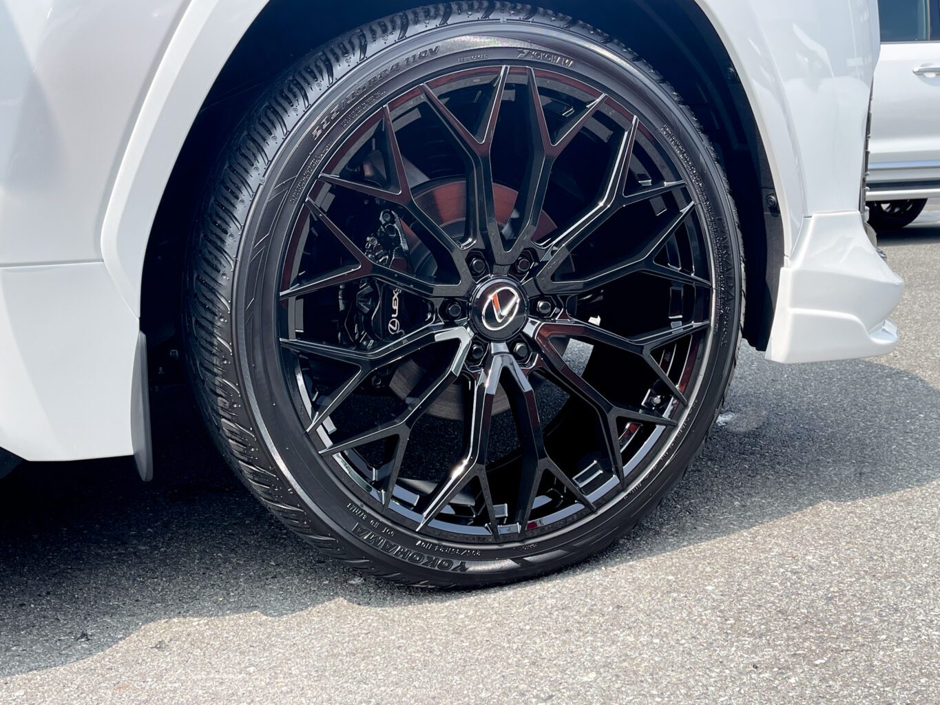 レクサスLX600 UNIVERSAL DESIGN をご成約いただき誠にありがとうございました!
また、弊社オリジナル24インチホイール(FF02M)もご装着いただき誠にありがとうございました!