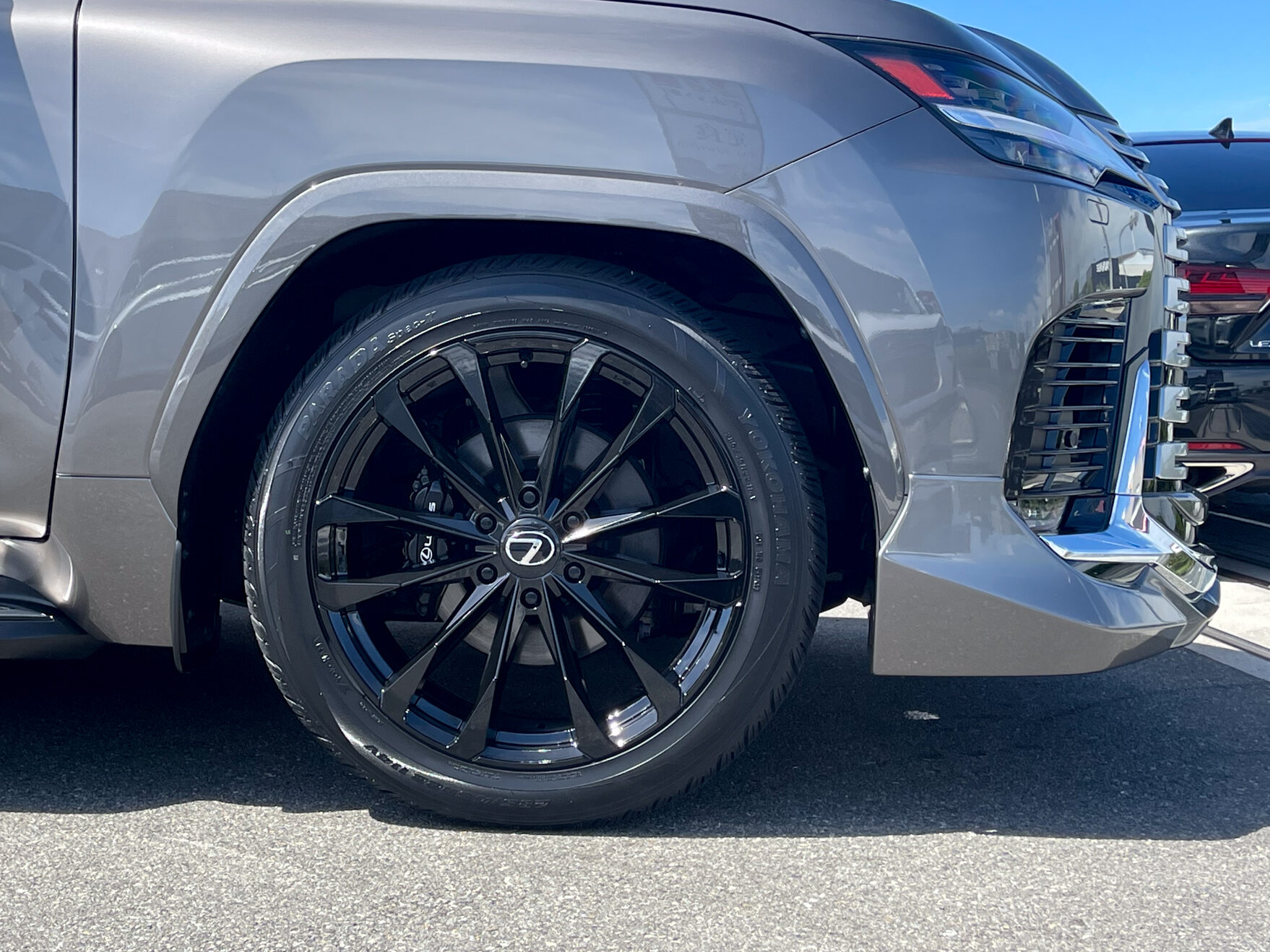 レクサスLX600 モデリスタ スタイルをご成約いただきまして、誠に有難うございました！
また、弊社オリジナルホイール「FF01S 22インチ」をお選びいただき、感謝申し上げます！