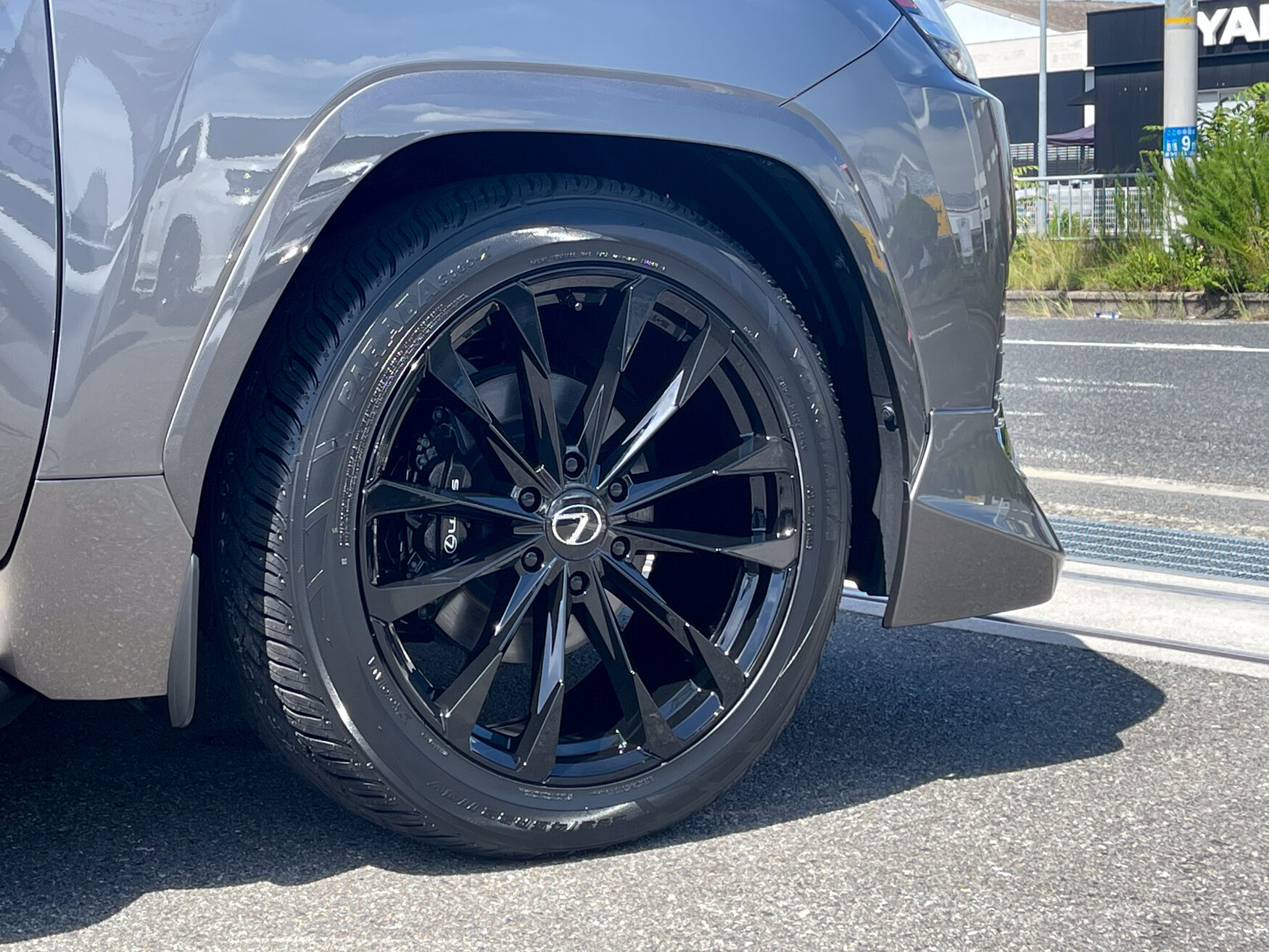 レクサスLX600 モデリスタ スタイルをご成約いただきまして、誠に有難うございました！
また、弊社オリジナルホイール「FF01S 22インチ」をお選びいただき、感謝申し上げます！