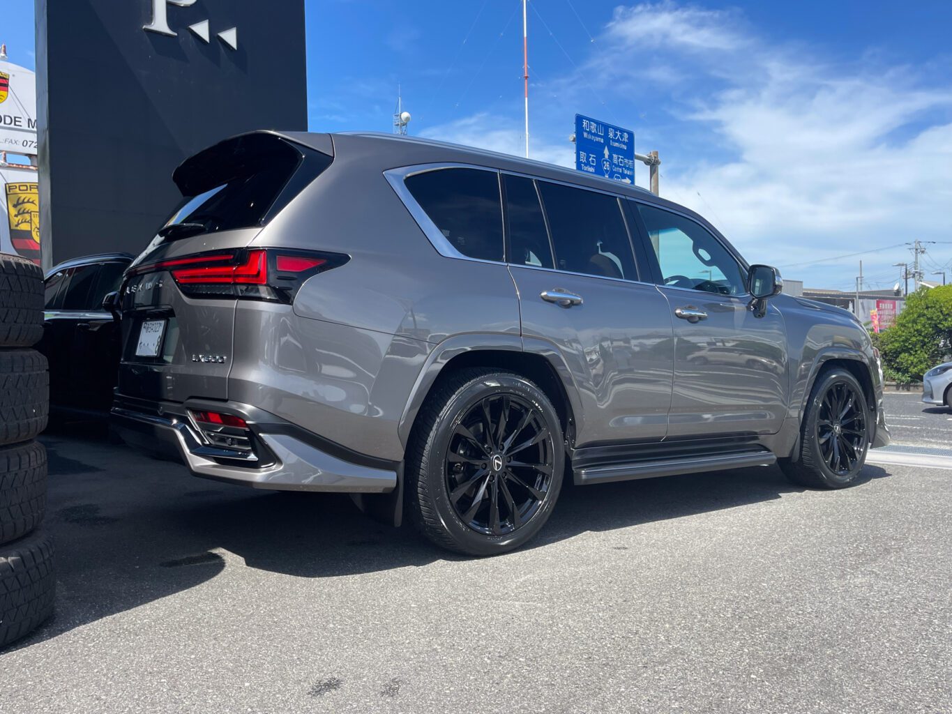 レクサスLX600 モデリスタ スタイルをご成約いただきまして、誠に有難うございました！
また、弊社オリジナルホイール「FF01S 22インチ」をお選びいただき、感謝申し上げます！