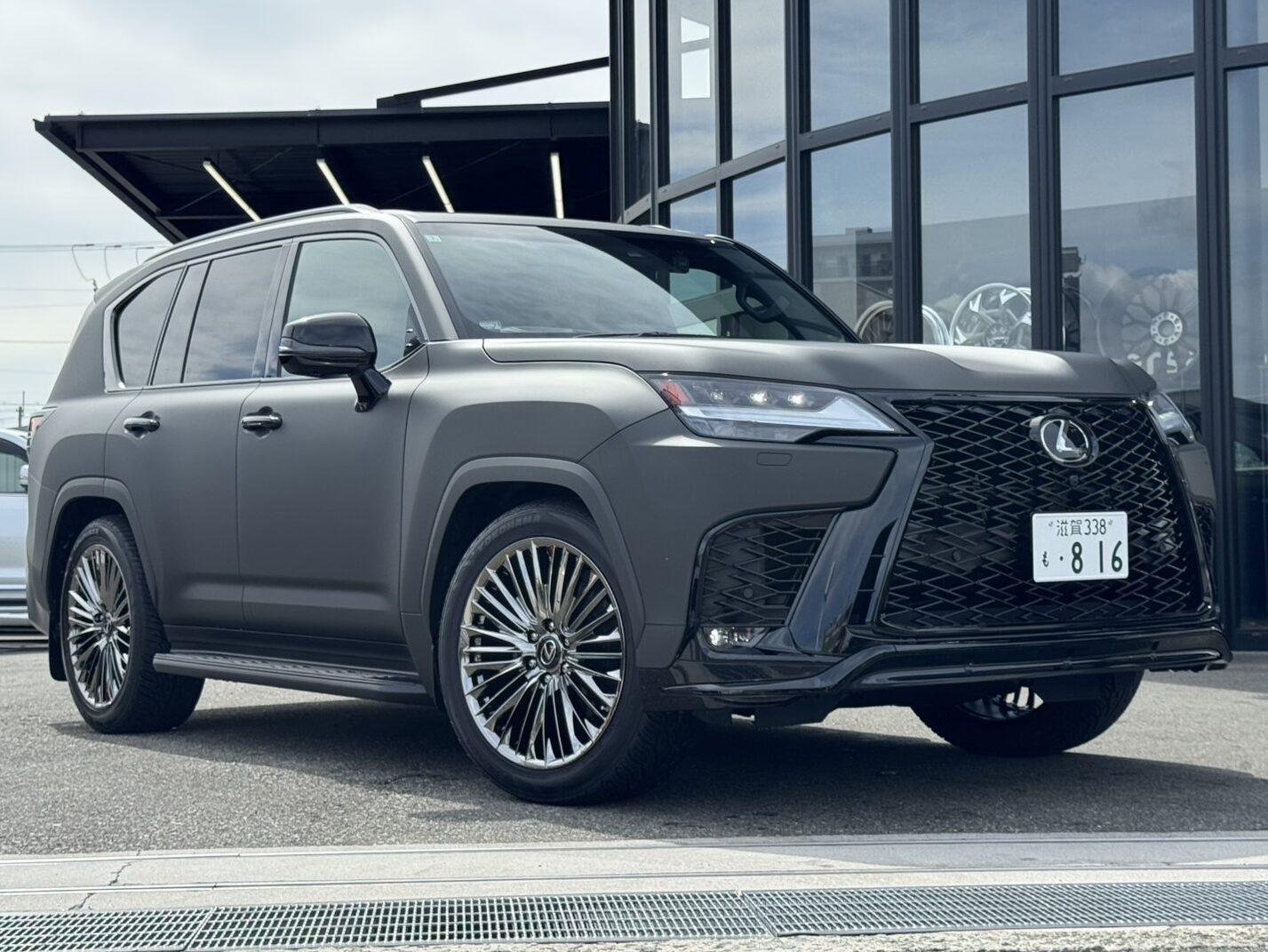 レクサスLX600 Fスポーツスタイル をご成約いただき誠にありがとうございました!
また、WALD 22インチホイール(F001)もご装着いただき誠にありがとうございました!